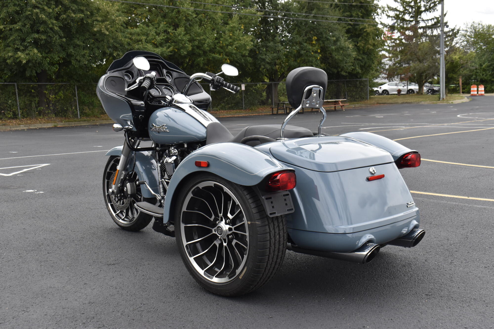 2024 Harley-Davidson® Road Glide® 3 Sharkskin Blue - Black Finish, photo 6