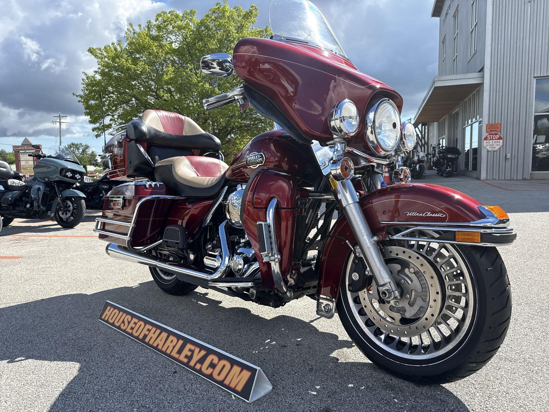 2010 Harley-Davidson® Electra Glide® Ultra Classic® Red Hot Sunglo, photo 14