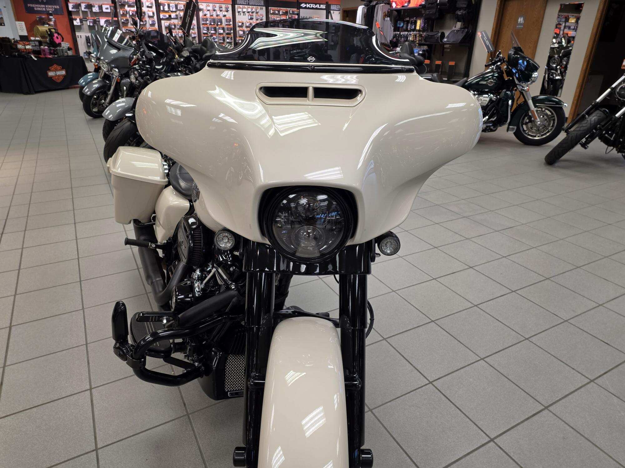FLHXS 2022 Street Glide® Special, photo 18