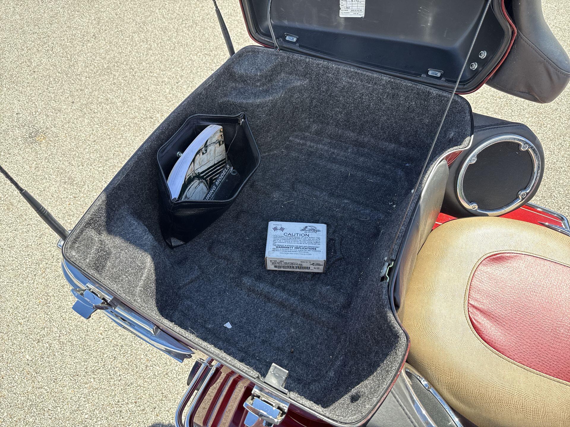 2010 Harley-Davidson® Electra Glide® Ultra Classic® Red Hot Sunglo, photo 20