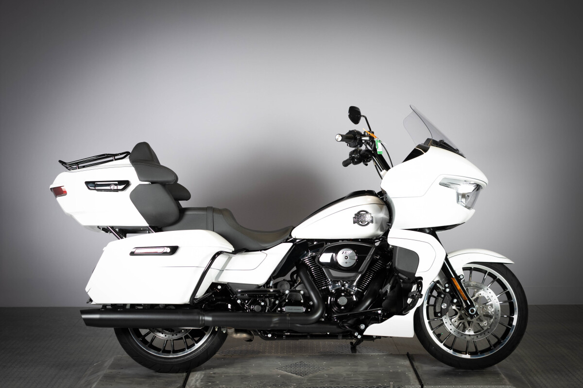 2026 Harley-Davidson® Road Glide Limited FLTRXL, photo 11