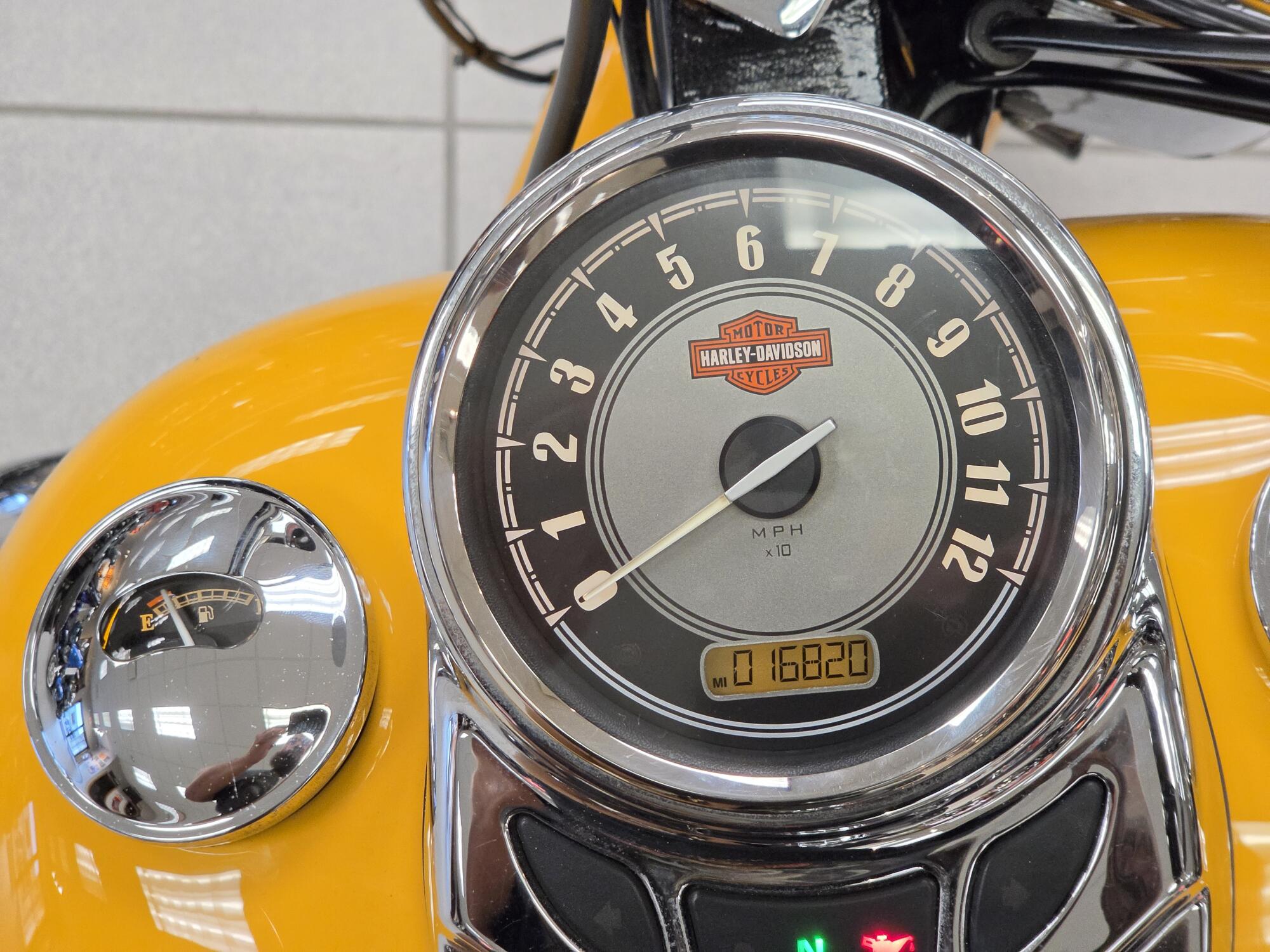 FLSTC 2011 Heritage Softail® Classic, photo 23