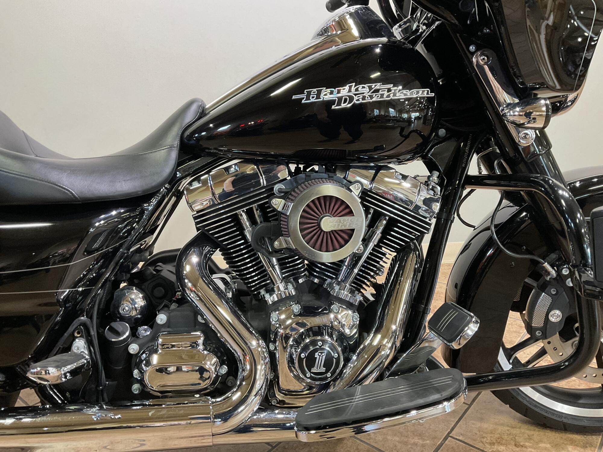2015 Harley-Davidson® Street Glide® Special Vivid Black FLHXS, photo 2