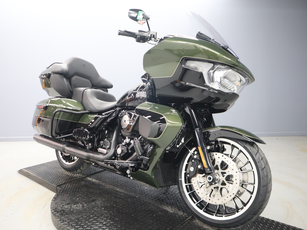2026 Harley-Davidson® Road Glide Limited FLTRXL, photo 2