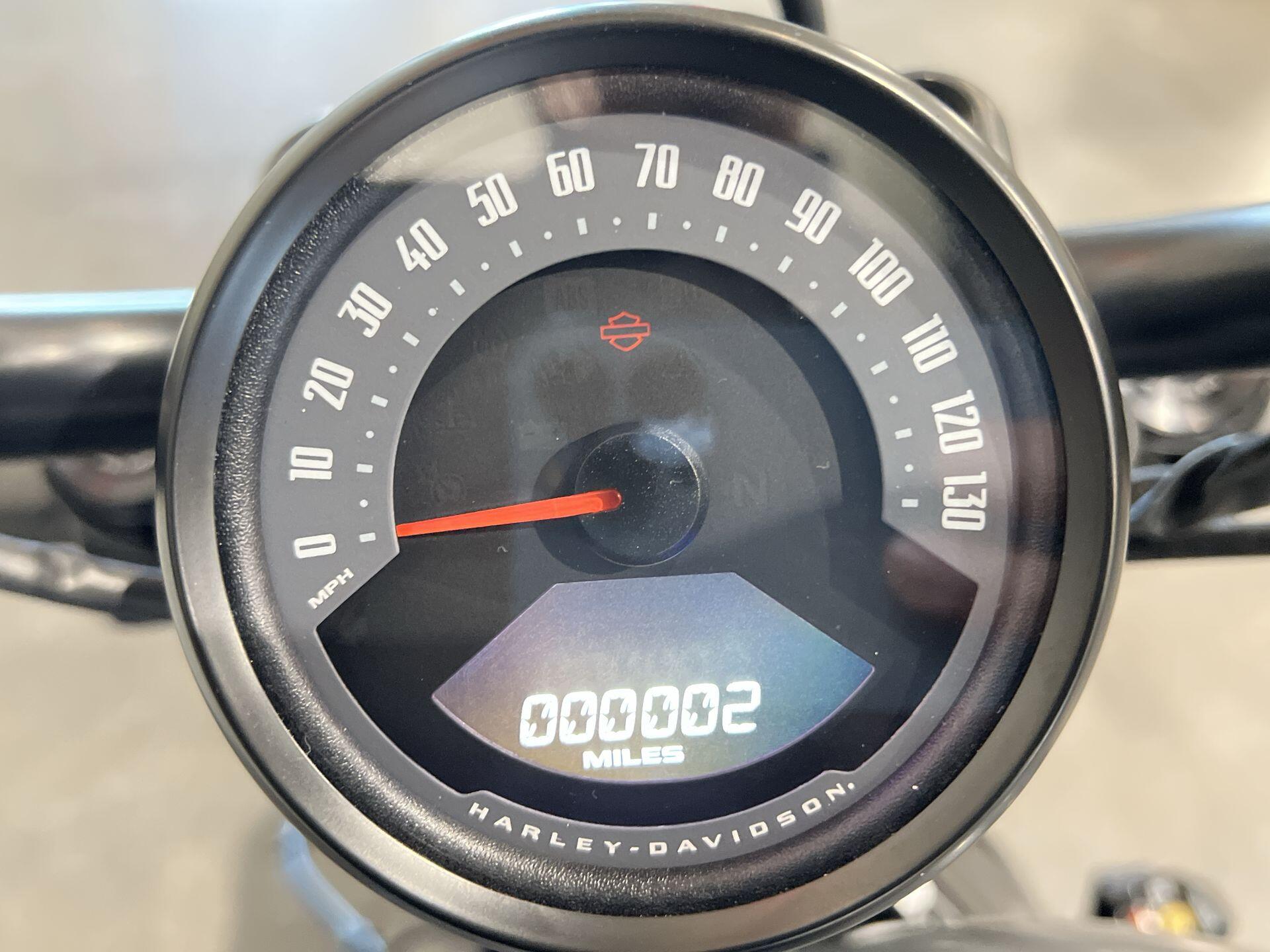 2026 Harley-Davidson® Nightster® RH975, photo 11