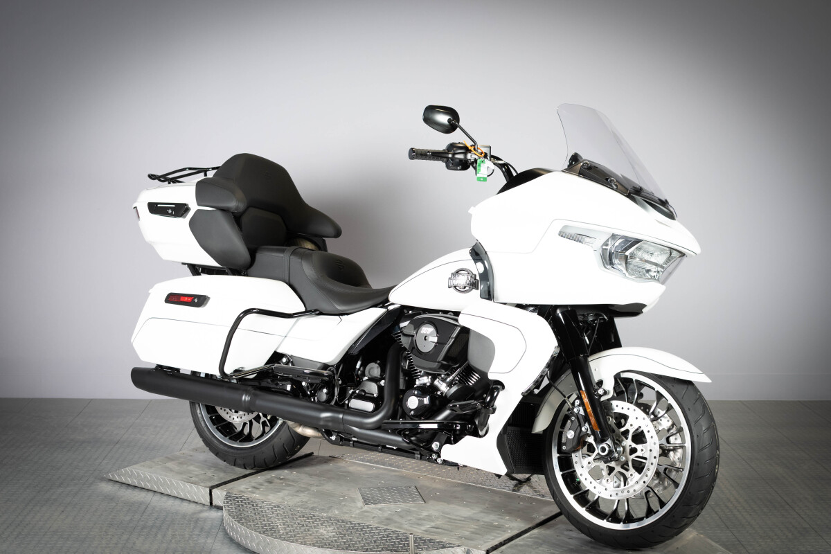 2026 Harley-Davidson® Road Glide Limited FLTRXL, photo 2