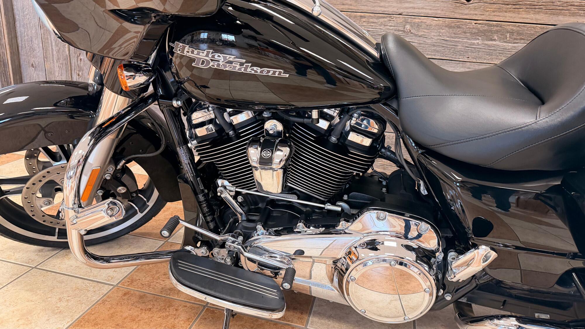 2017 Harley-Davidson® Street Glide® Special Vivid Black, photo 10