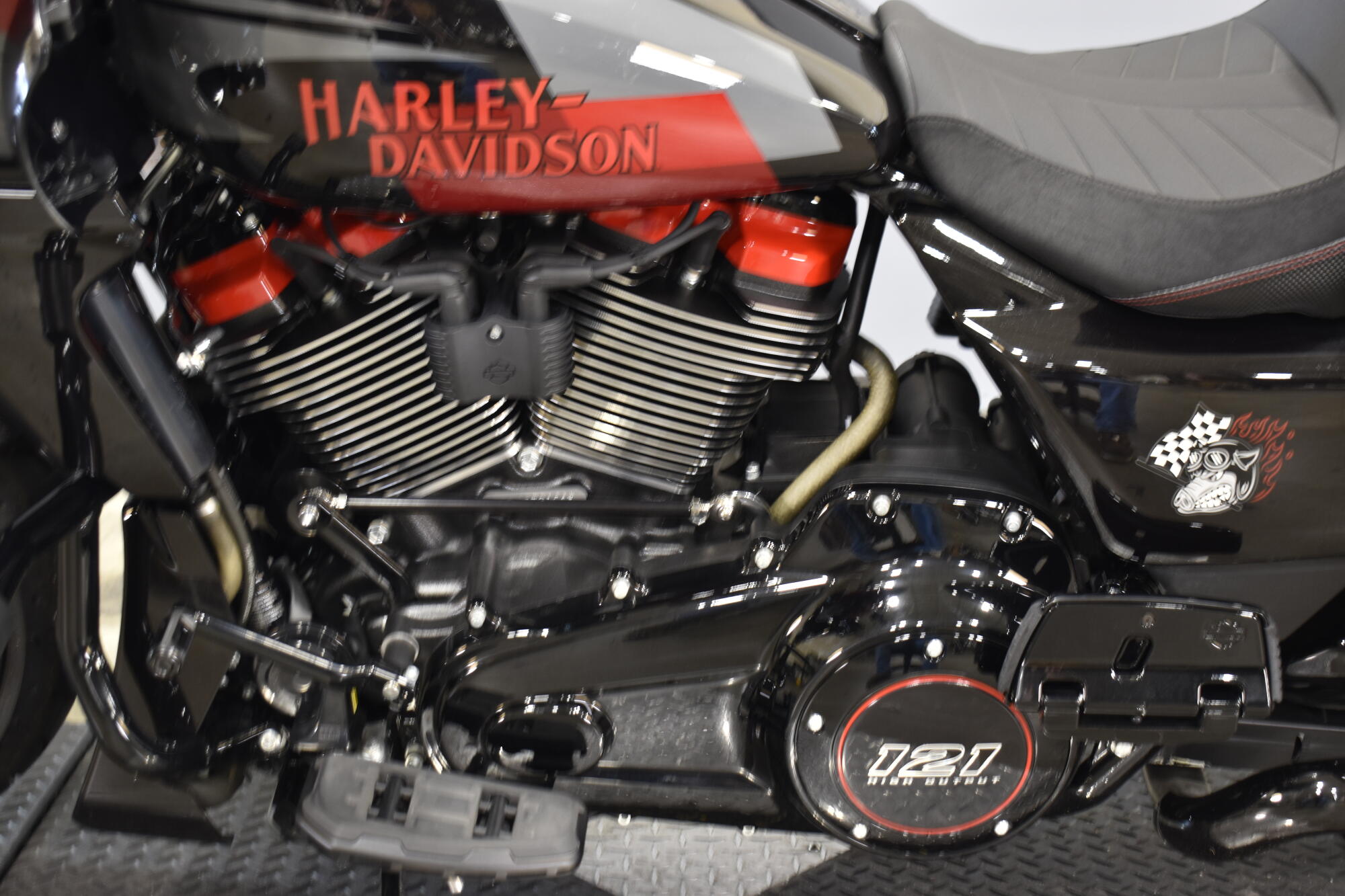 2025 Harley-Davidson® CVO™ Road Glide® ST FLTRXSTSE, photo 11