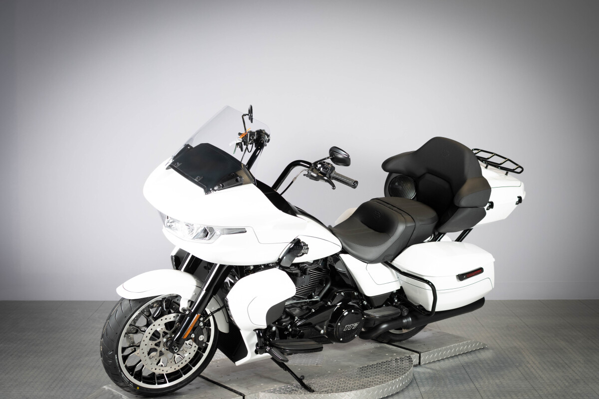2026 Harley-Davidson® Road Glide Limited FLTRXL, photo 4