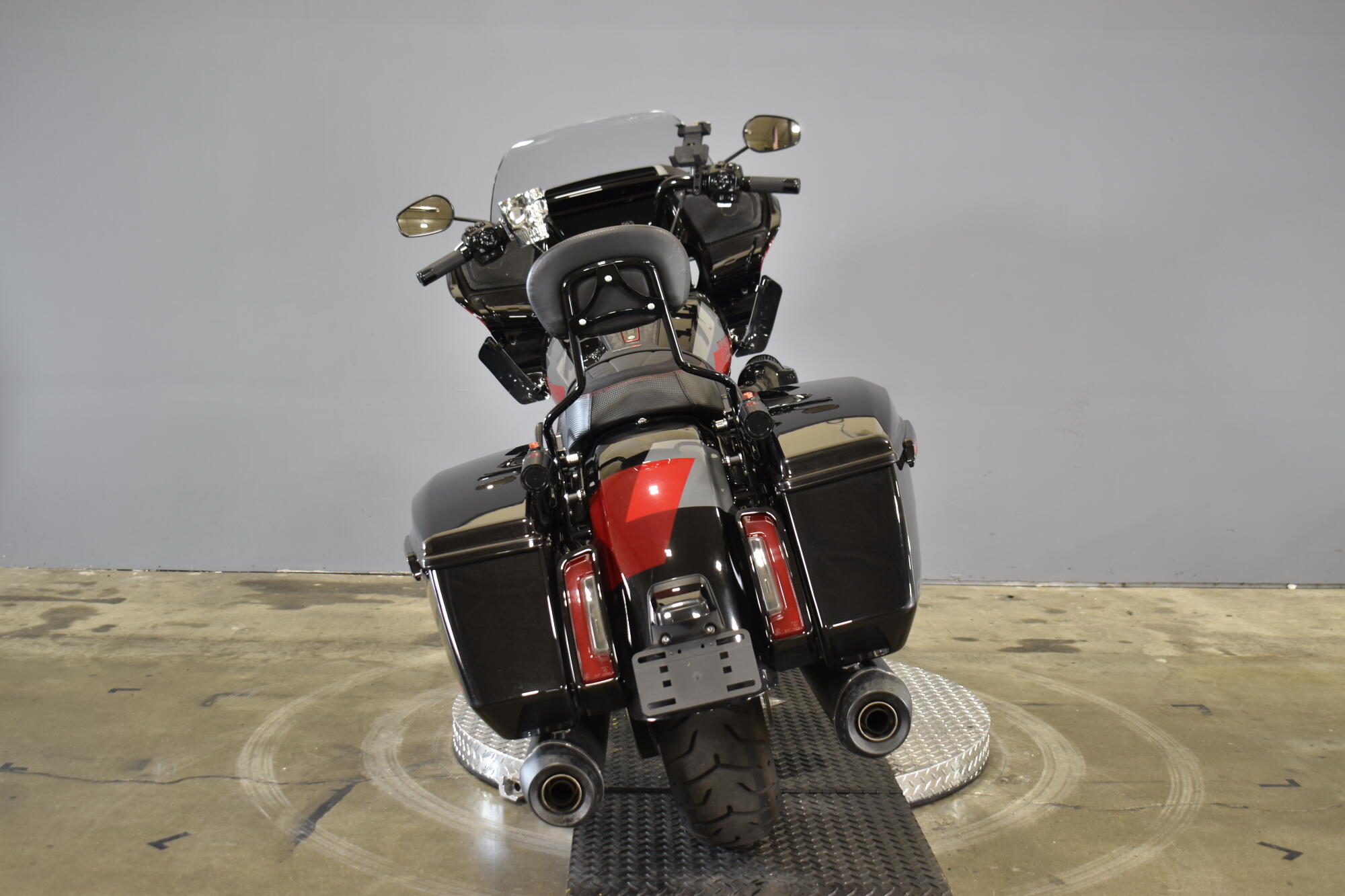 2025 Harley-Davidson® CVO™ Road Glide® ST FLTRXSTSE, photo 7
