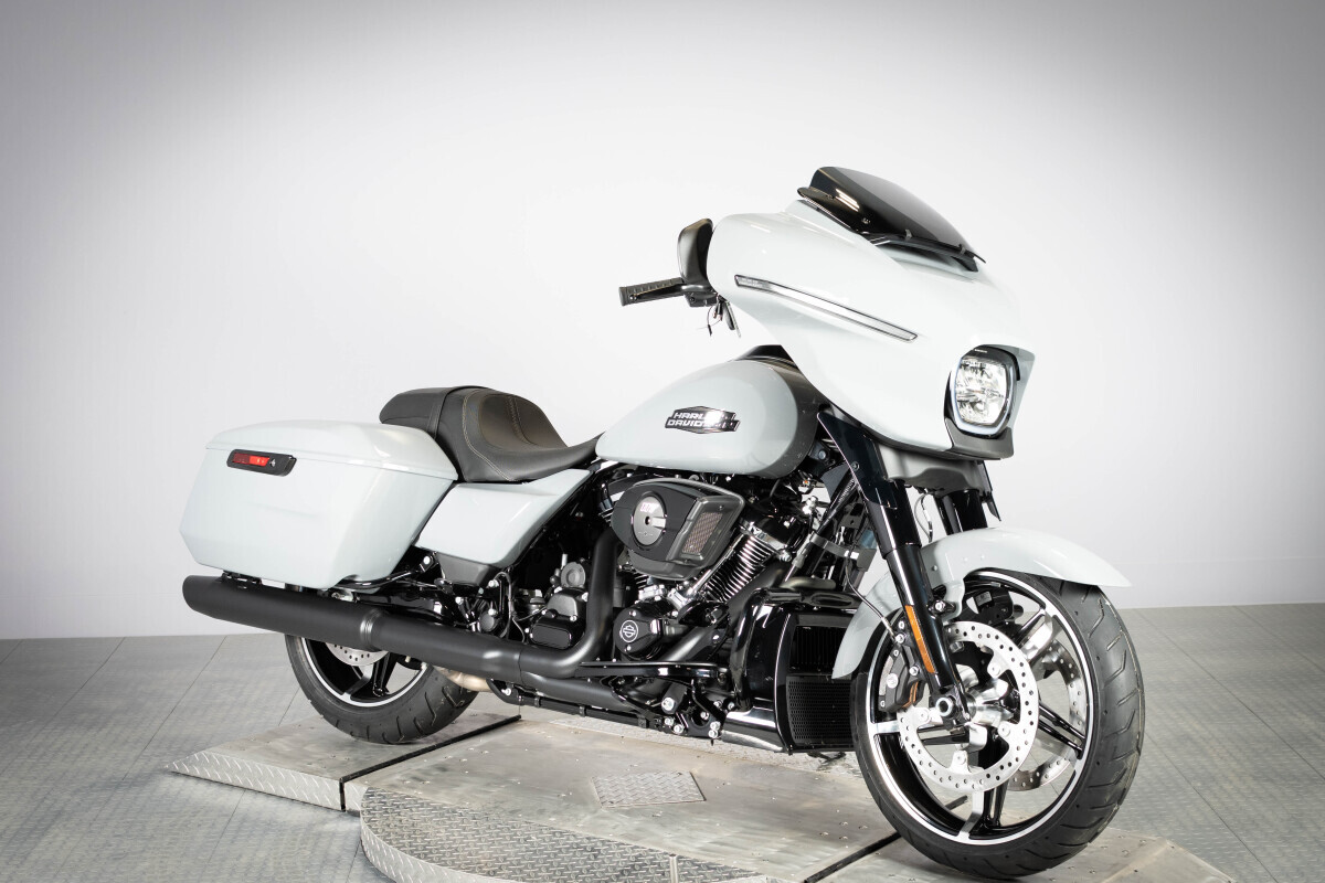 2026 Harley-Davidson® Street Glide® FLHX, photo 2