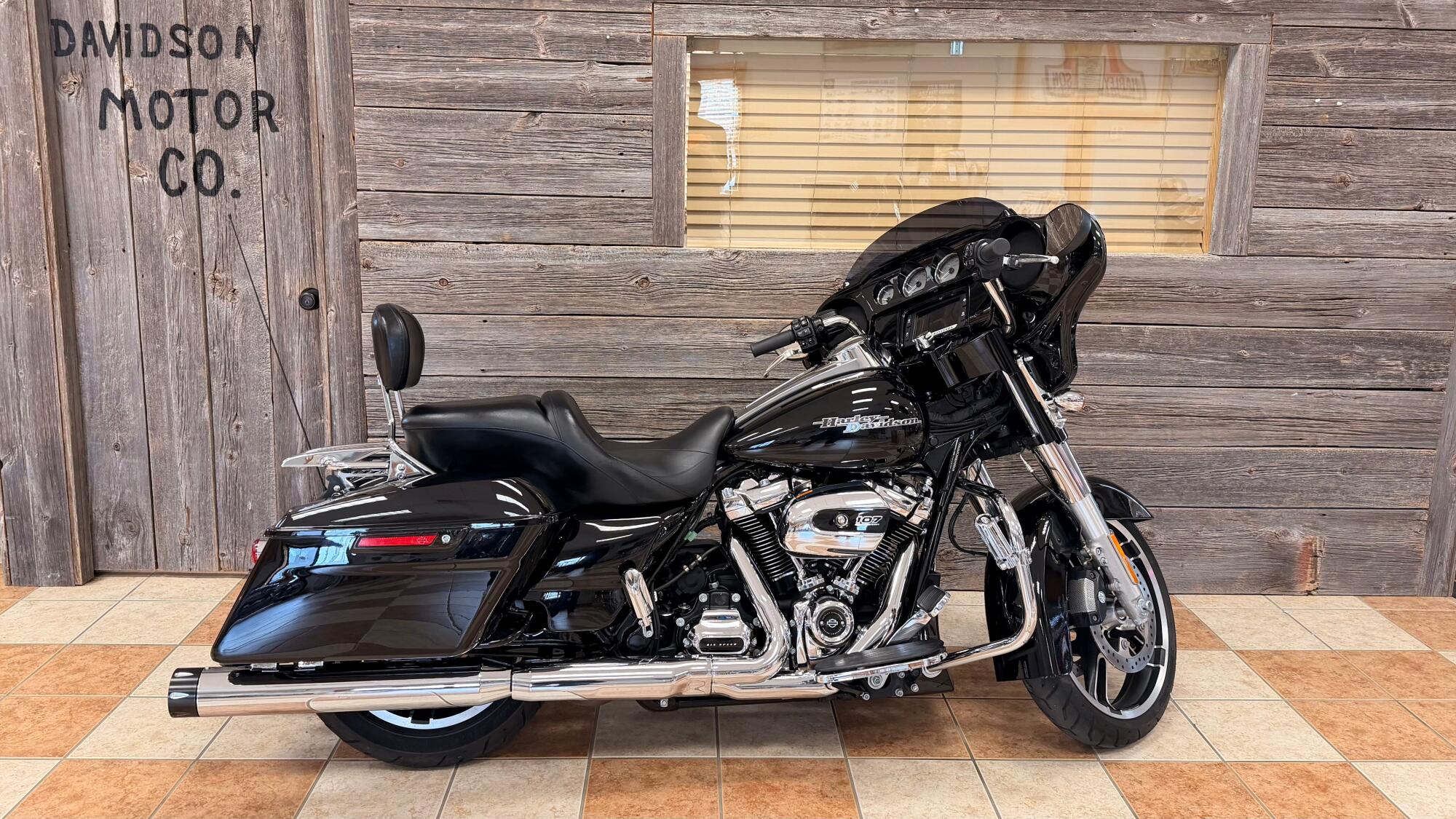 2017 Harley-Davidson® Street Glide® Special Vivid Black