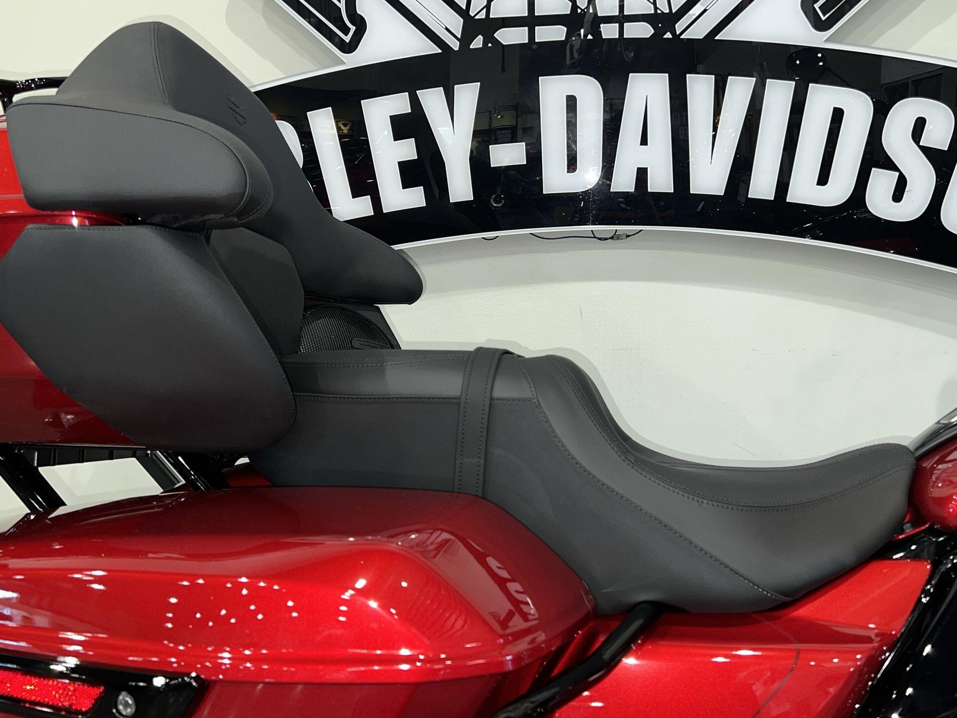 2026 Harley-Davidson® Road Glide Limited FLTRXL, photo 6