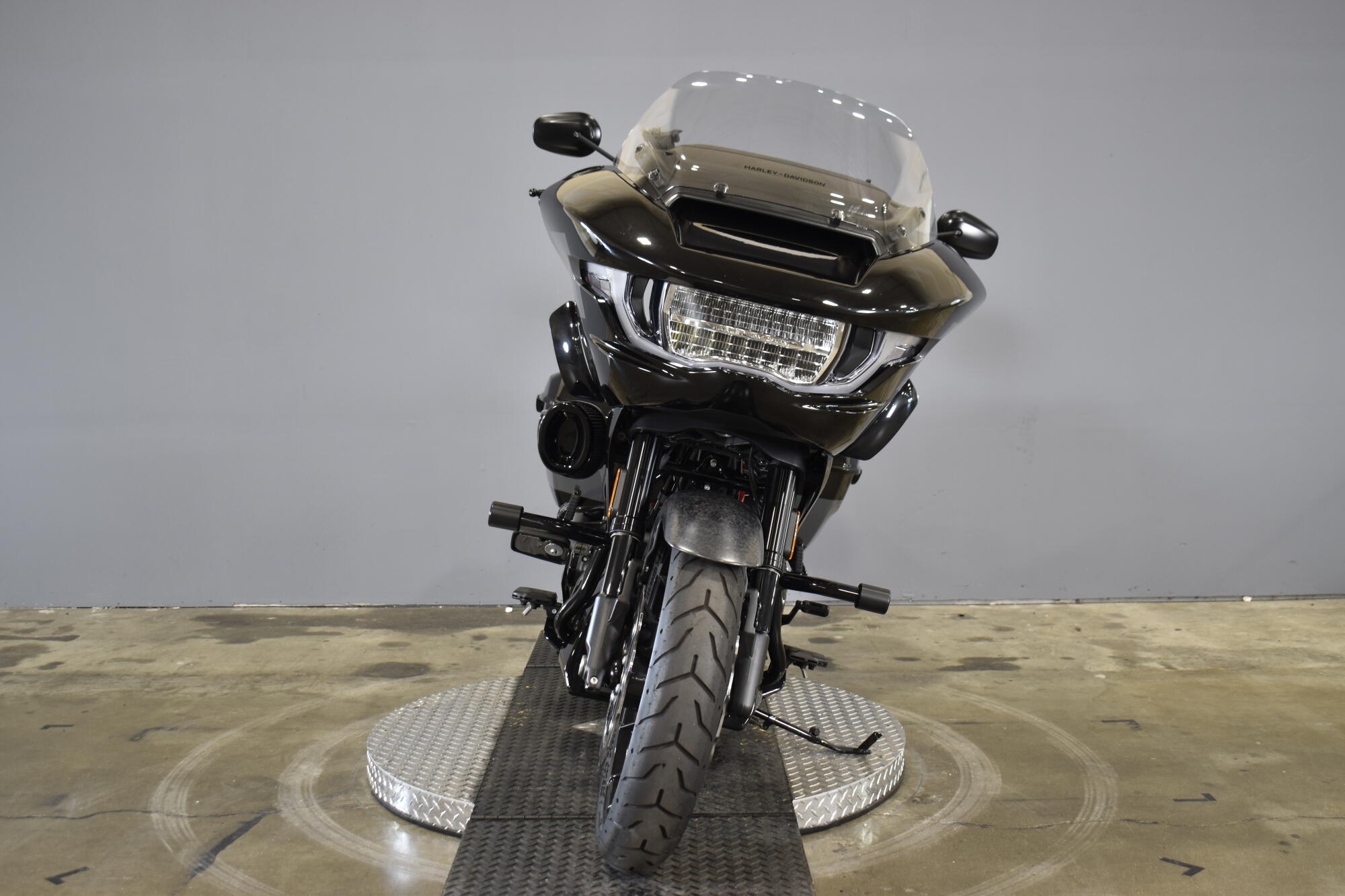 2025 Harley-Davidson® CVO™ Road Glide® ST FLTRXSTSE, photo 3