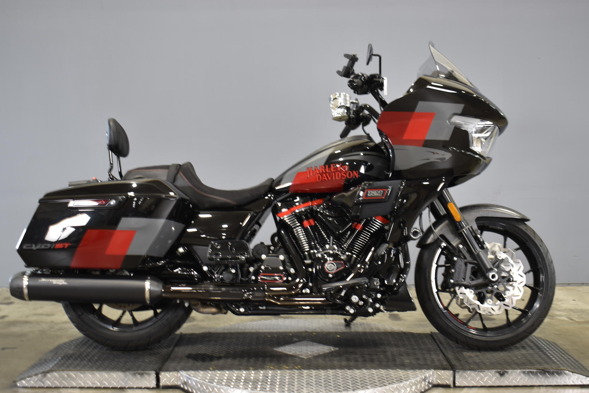 2025 Harley-Davidson® CVO™ Road Glide® ST FLTRXSTSE