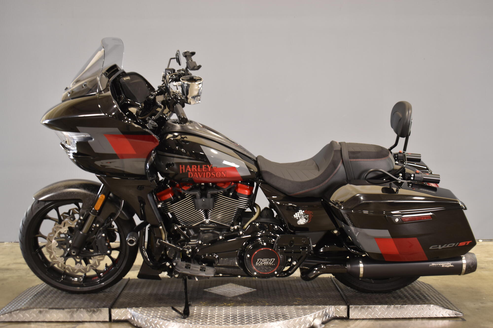 2025 Harley-Davidson® CVO™ Road Glide® ST FLTRXSTSE, photo 5