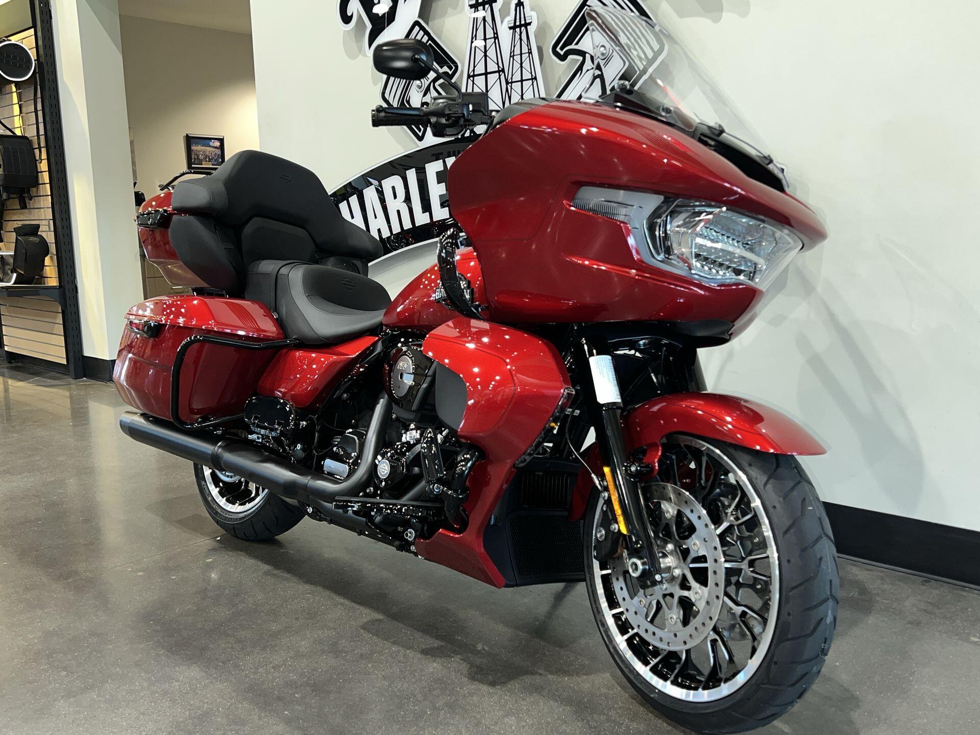 2026 Harley-Davidson® Road Glide Limited FLTRXL, photo 2