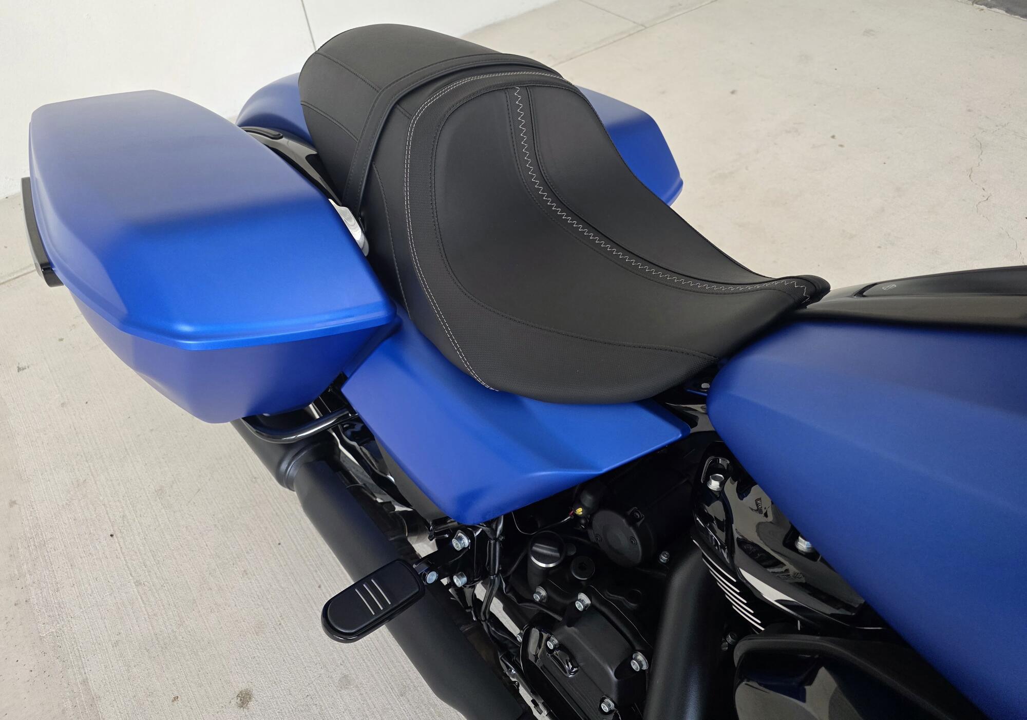 2026 Harley-Davidson® Street Glide® Aurora Blue Denim Black Trim, photo 6