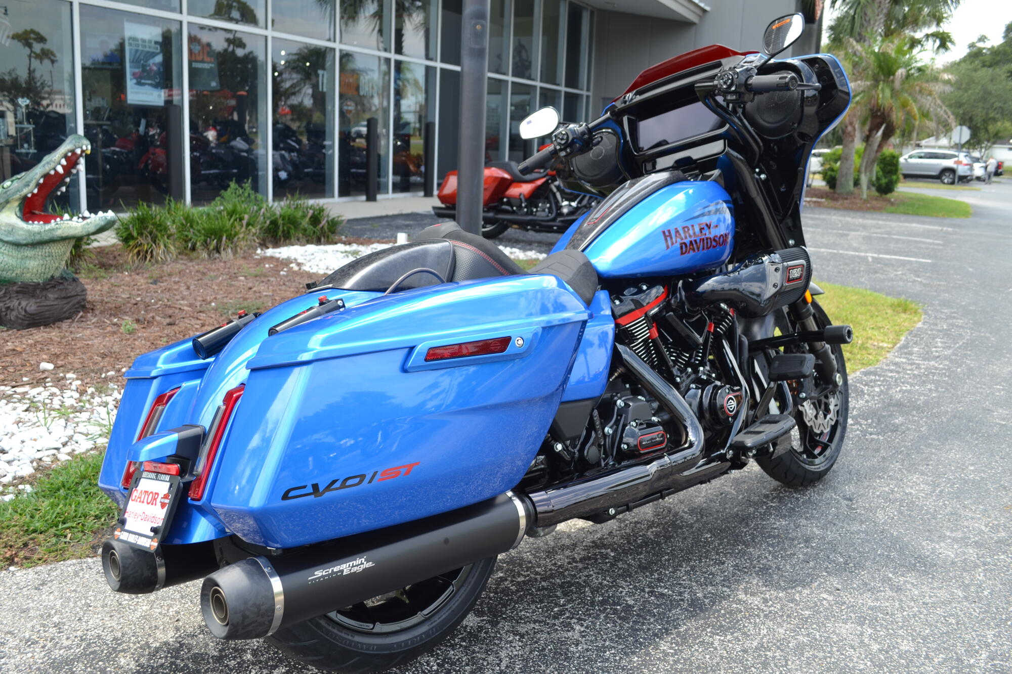 2026 Harley-Davidson® CVO Street Glide ST Electric Coast - FLHXSTSE, photo 10