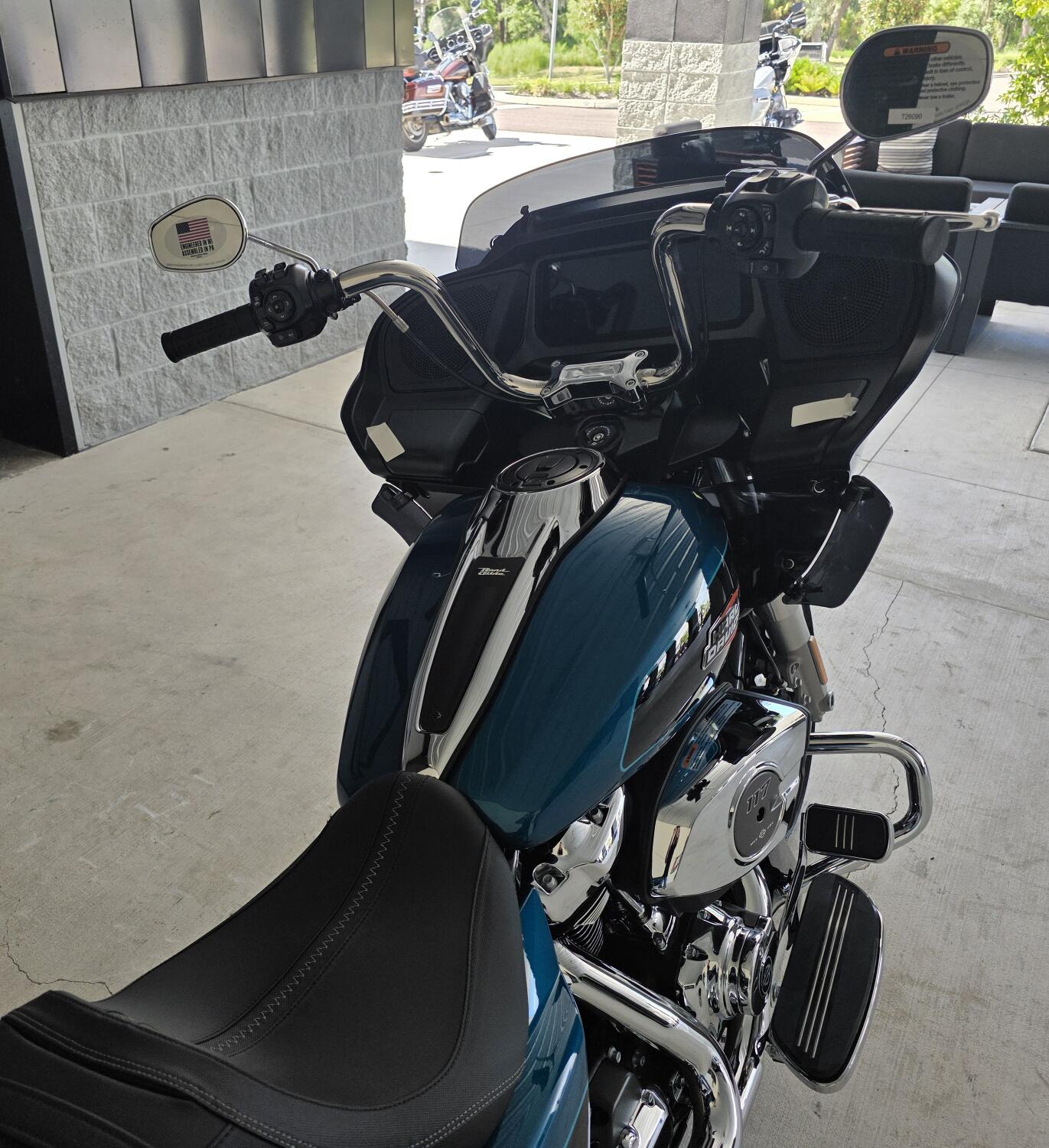 2026 Harley-Davidson® Road Glide® Teal Thunder / Vivid Black Chrome Trim, photo 7