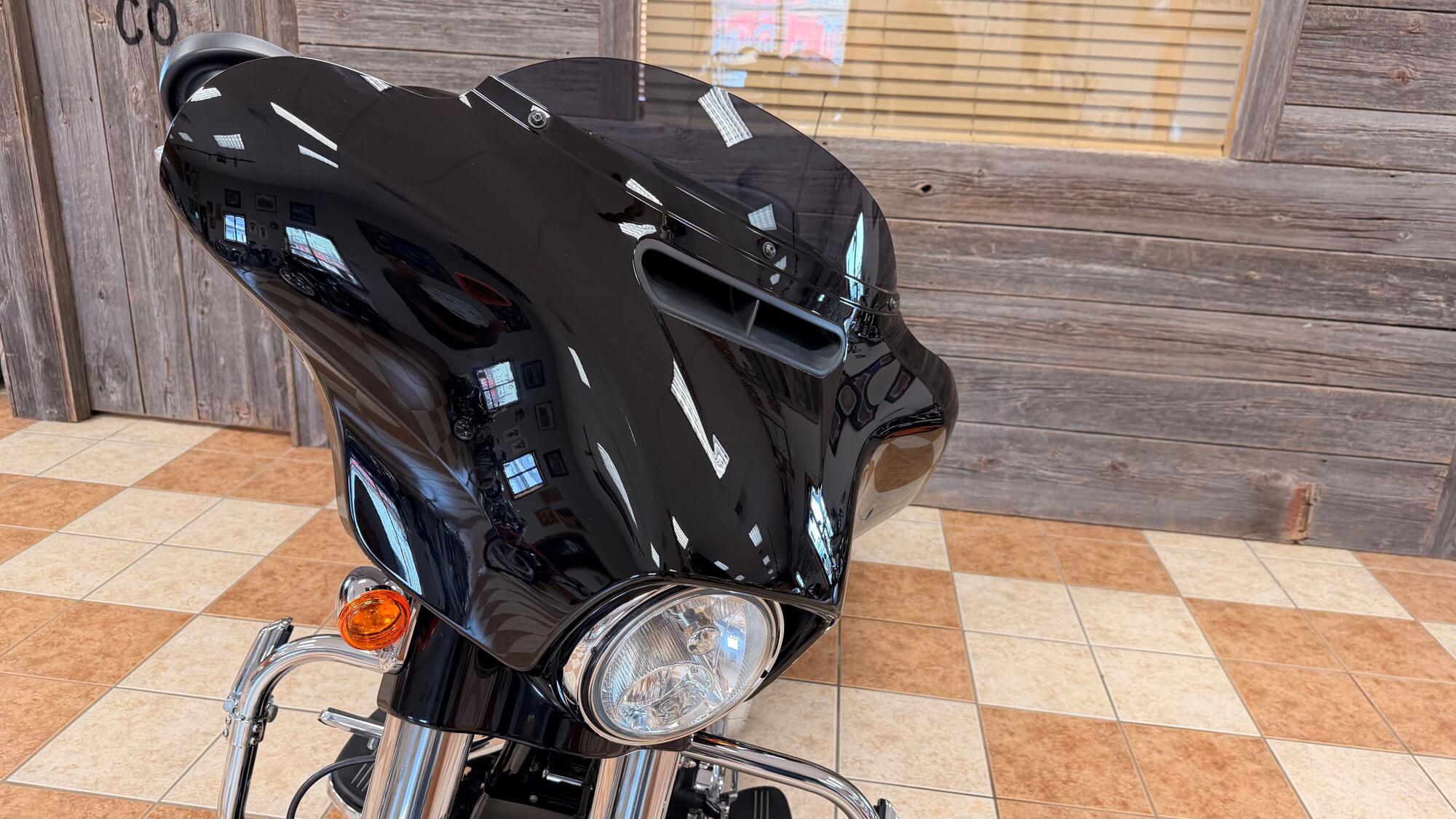 2017 Harley-Davidson® Street Glide® Special Vivid Black, photo 8