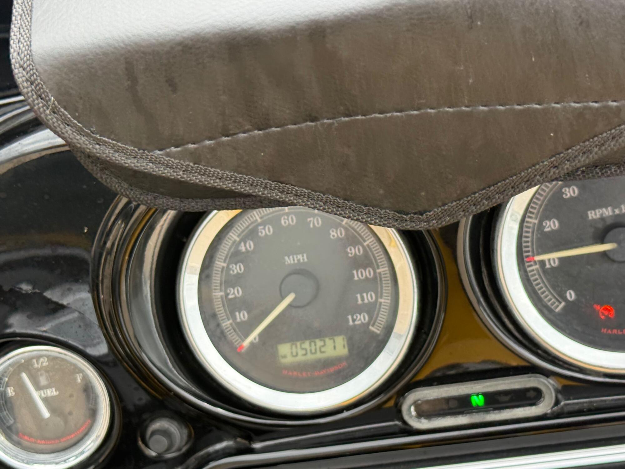 2008 Harley-Davidson® Electra Glide® Ultra Classic® Golden Glow/Black Glow11, photo 8