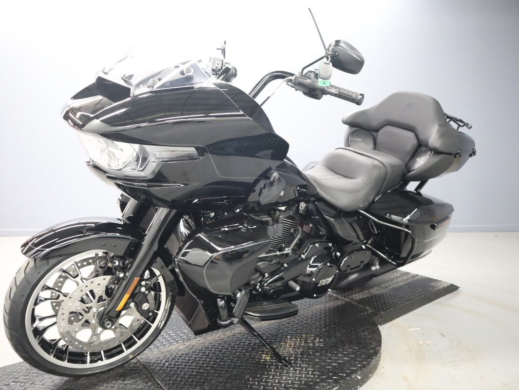 2026 Harley-Davidson® Road Glide Limited FLTRXL, photo 4