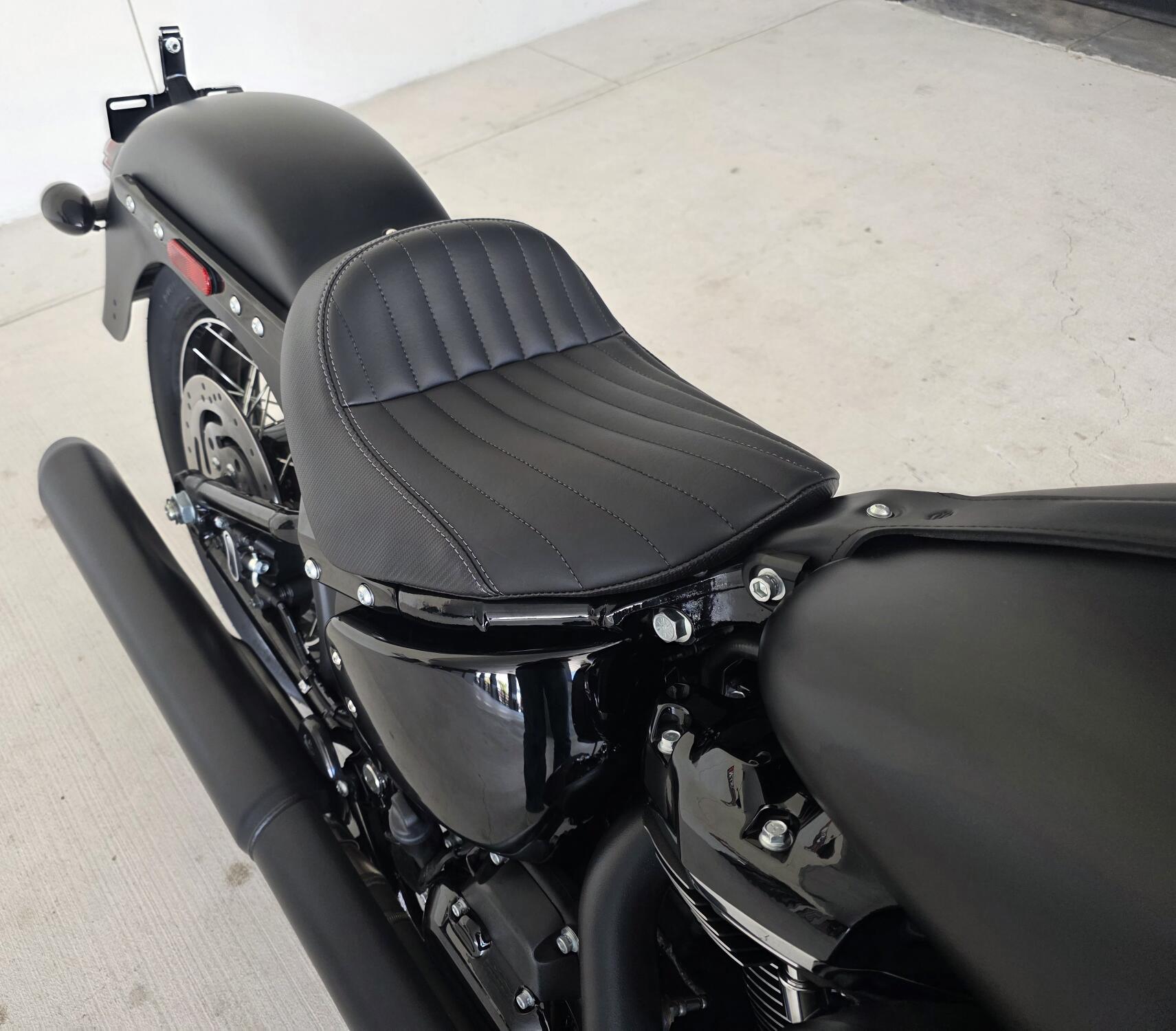 2026 Harley-Davidson® Deadwood™ Black Denim, photo 6