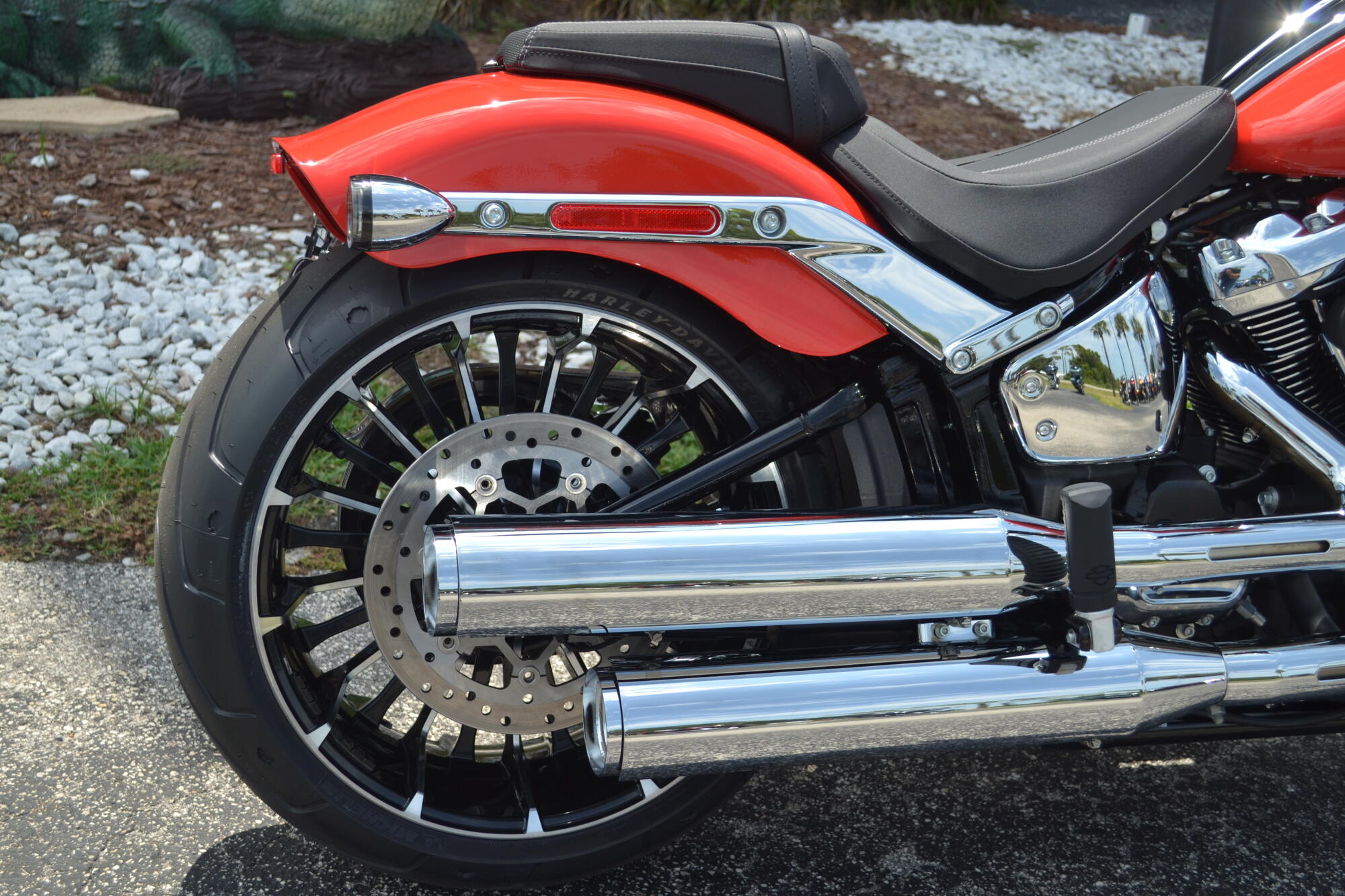 2026 Harley-Davidson® Breakout® Blood Orange - FXBR, photo 6