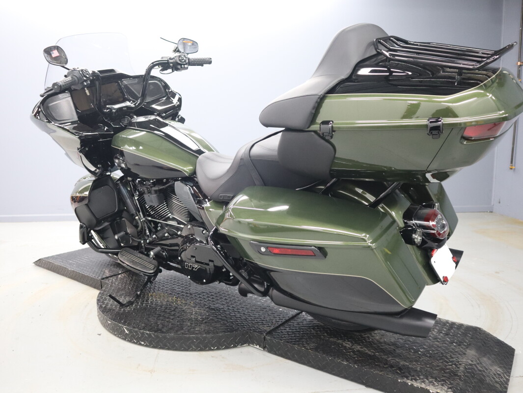 2026 Harley-Davidson® Road Glide Limited FLTRXL, photo 6
