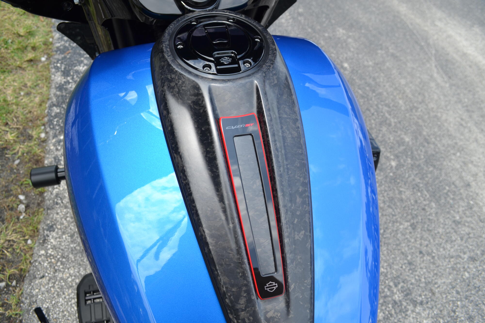2026 Harley-Davidson® CVO Street Glide ST Electric Coast - FLHXSTSE, photo 13