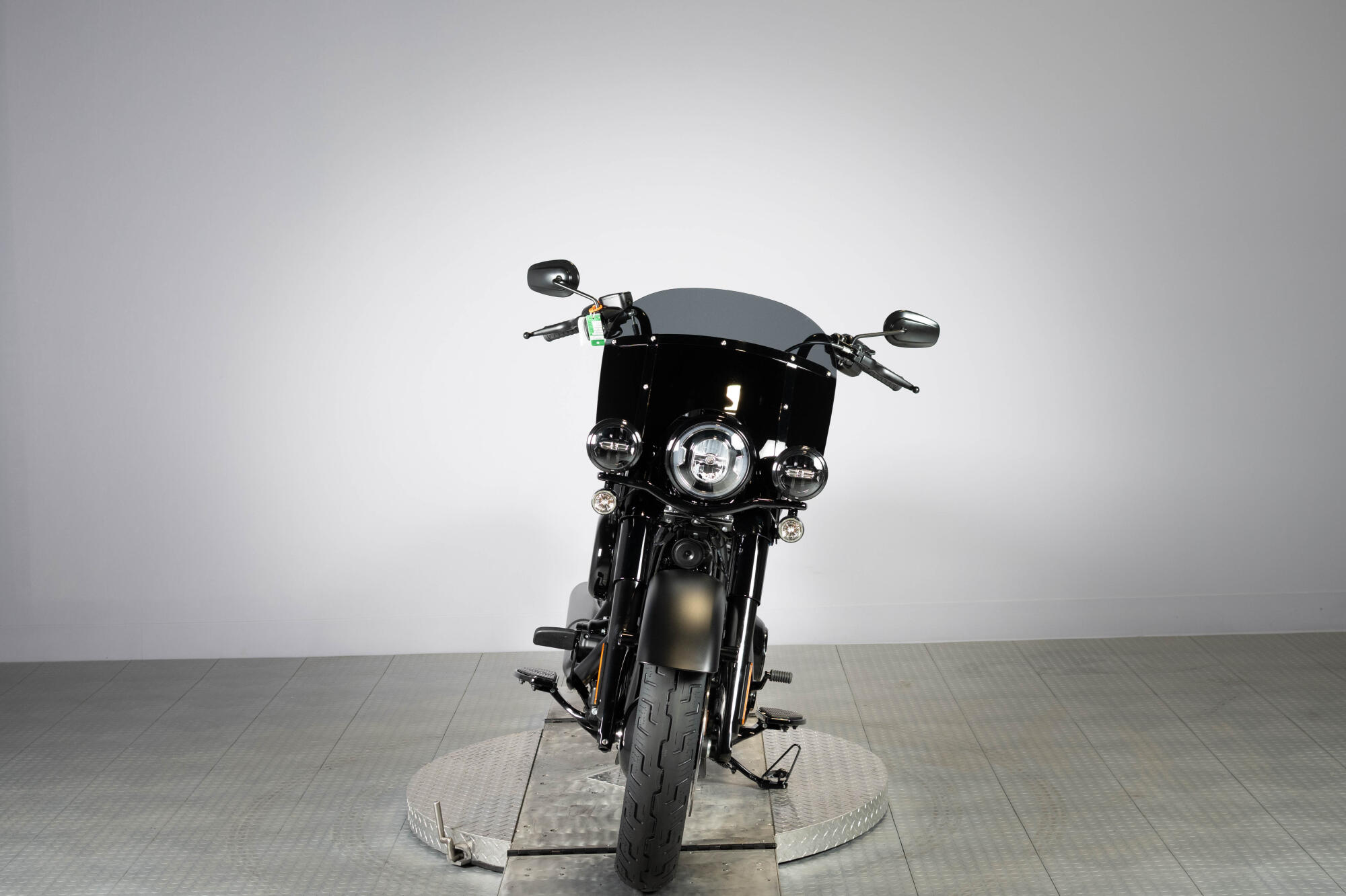 2026 Harley-Davidson® Deadwood™ FLHD, photo 12