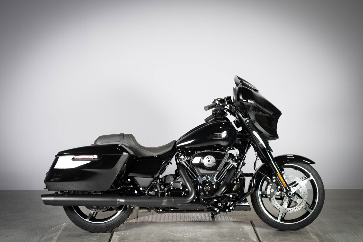 2026 Harley-Davidson® Street Glide® FLHX, photo 2