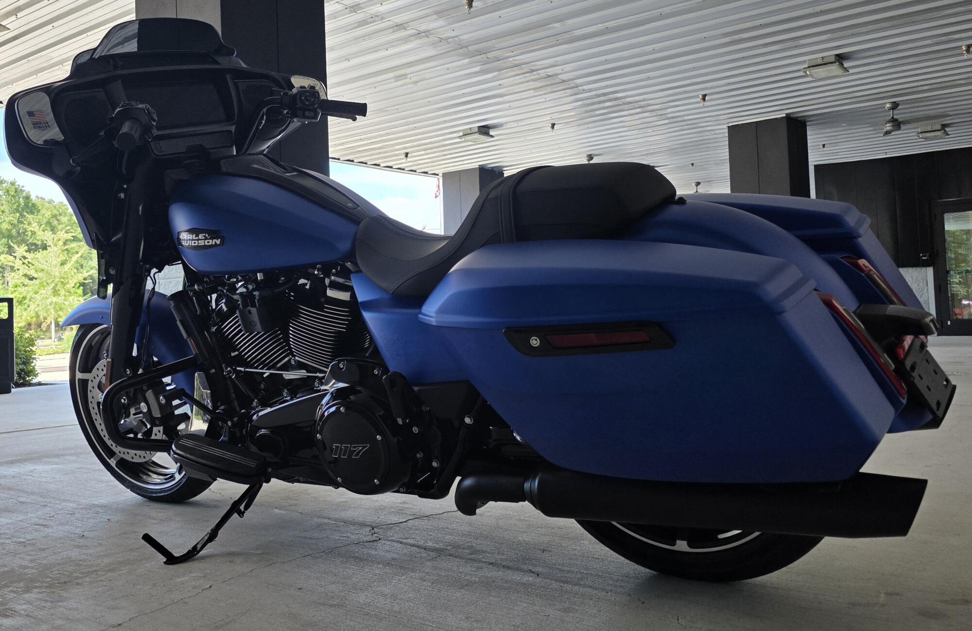 2026 Harley-Davidson® Street Glide® Aurora Blue Denim Black Trim, photo 9