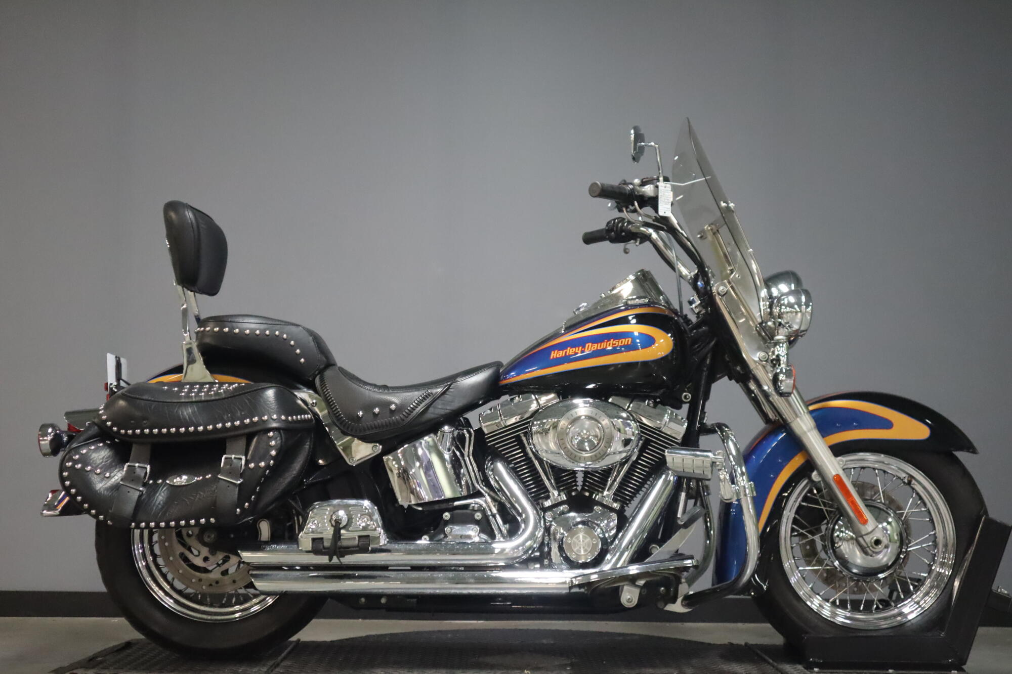 2007 Harley-Davidson® Heritage Softail® Classic (FLSTC) | Rawhide