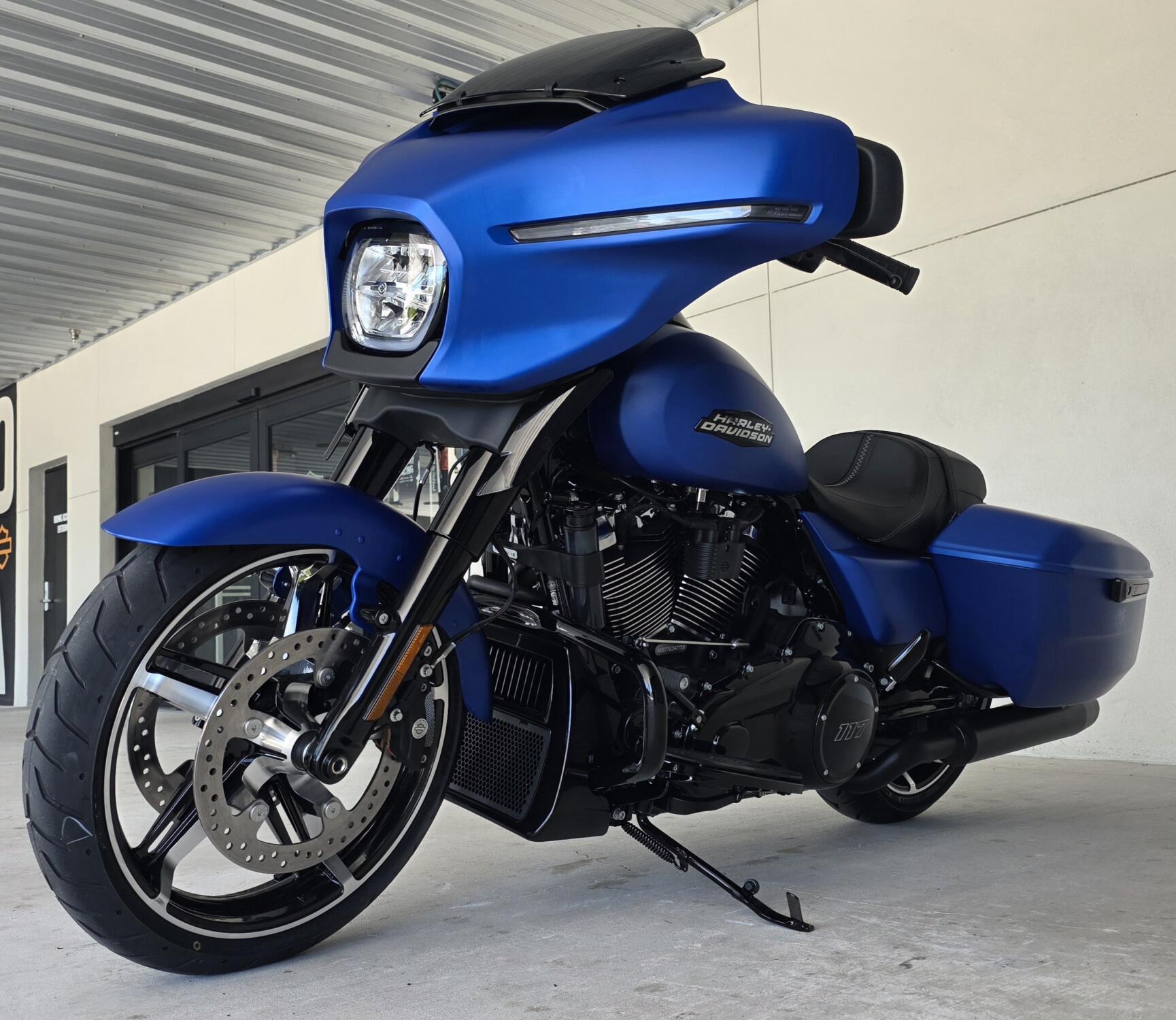 2026 Harley-Davidson® Street Glide® Aurora Blue Denim Black Trim, photo 10