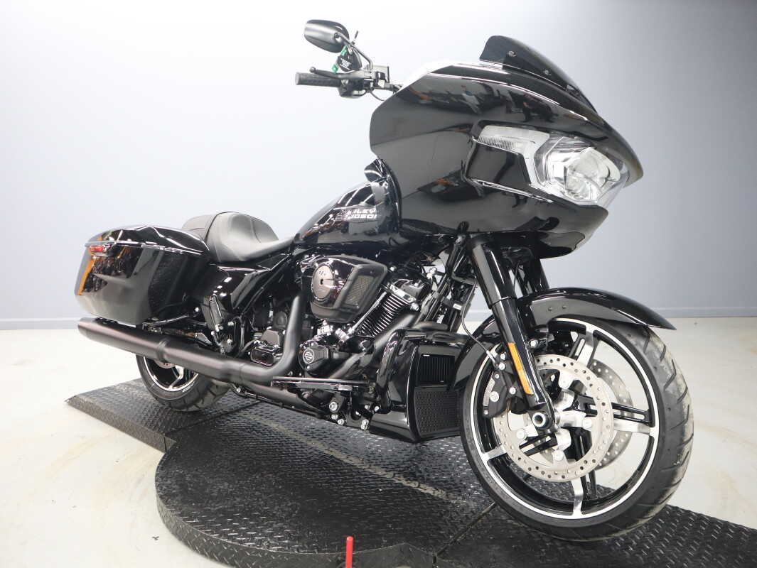 2026 Harley-Davidson® Road Glide™ FLTRX, photo 2