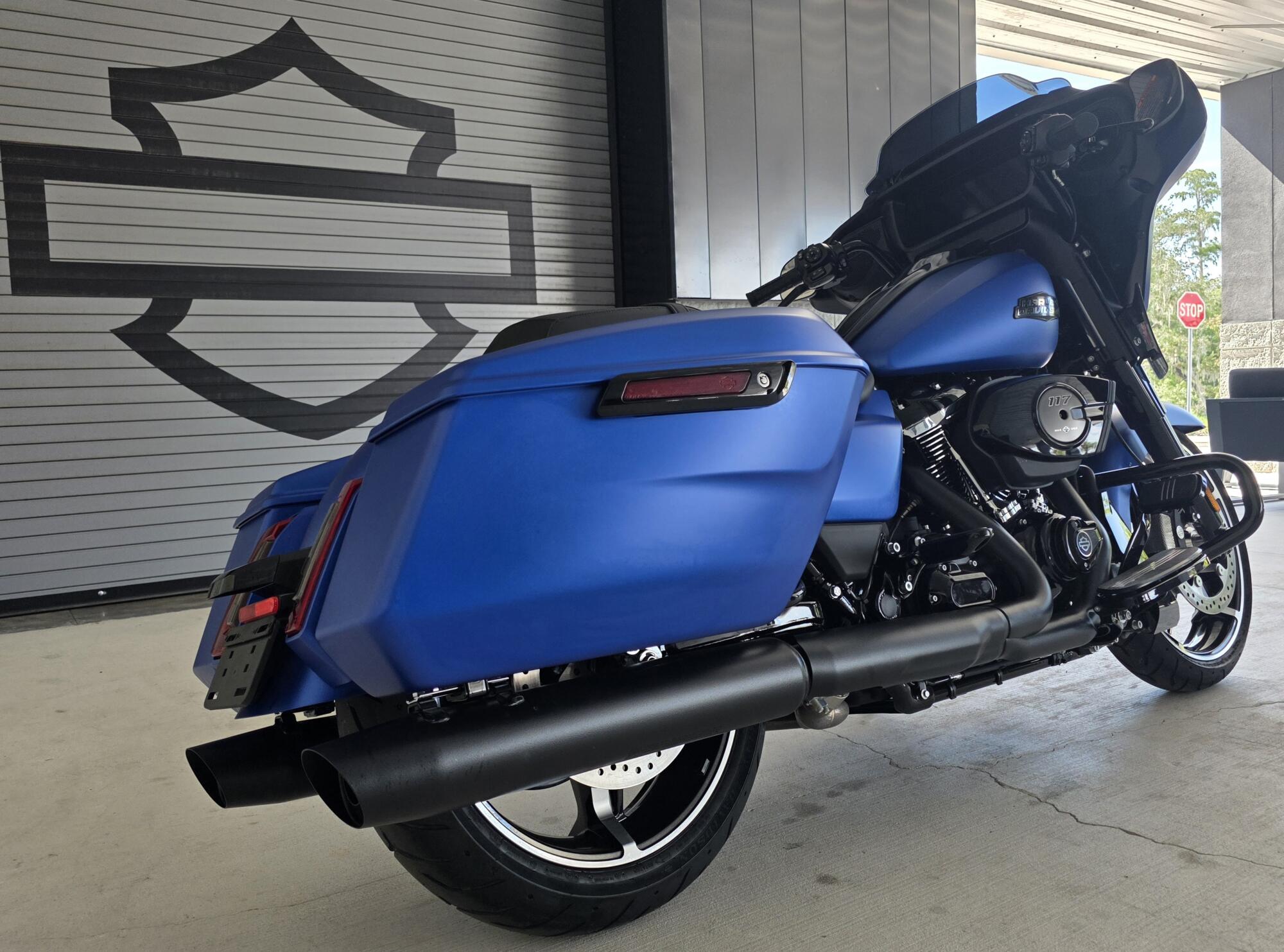 2026 Harley-Davidson® Street Glide® Aurora Blue Denim Black Trim, photo 8