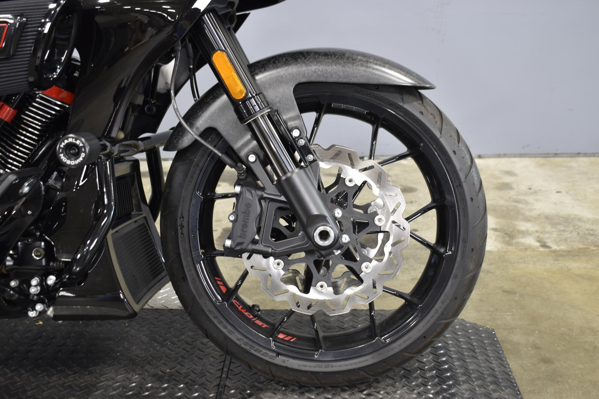 2025 Harley-Davidson® CVO™ Road Glide® ST FLTRXSTSE, photo 12