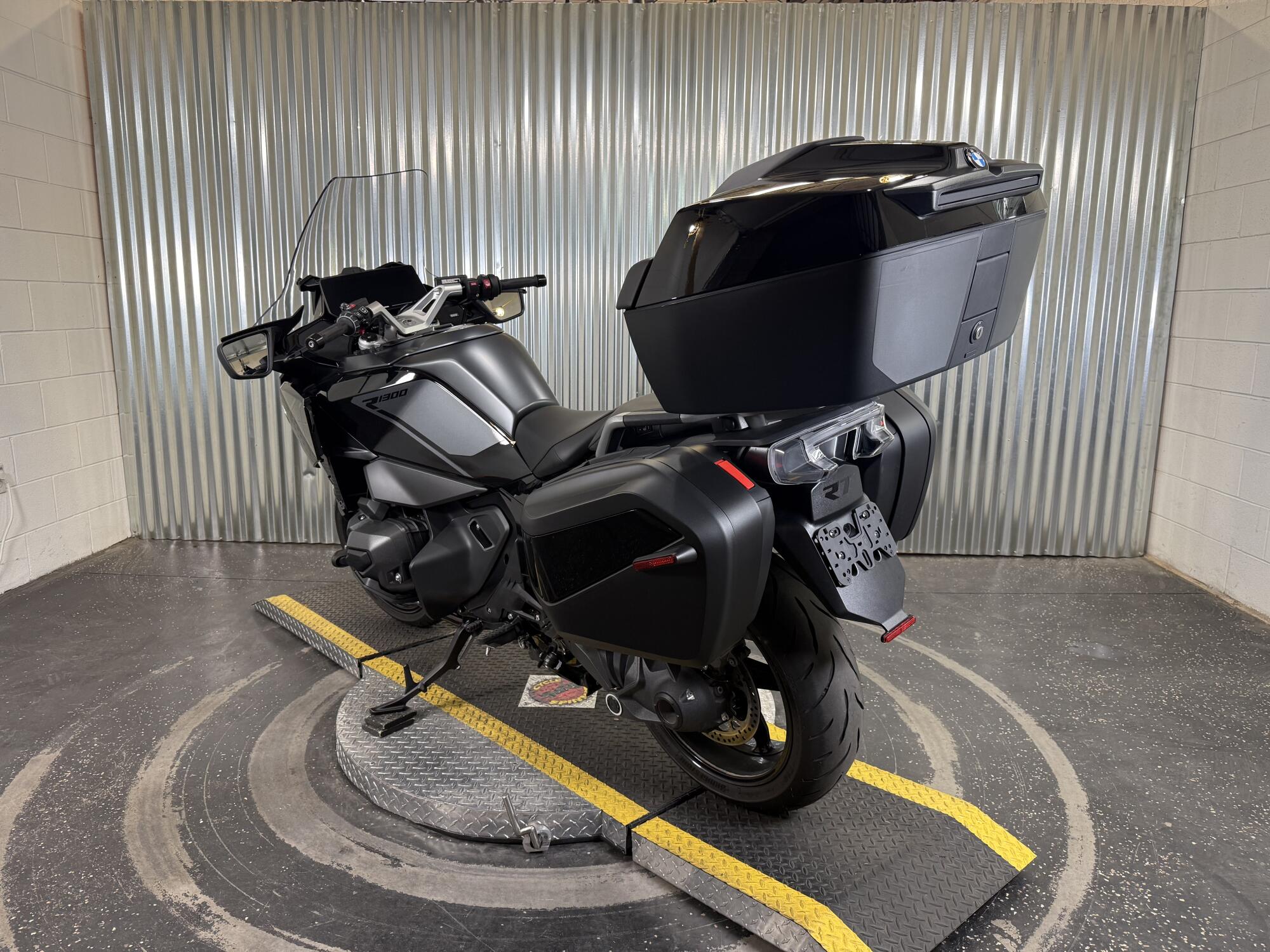 2026 BMW Motorrad R 1300 RT Blackstorm Metallic, photo 5