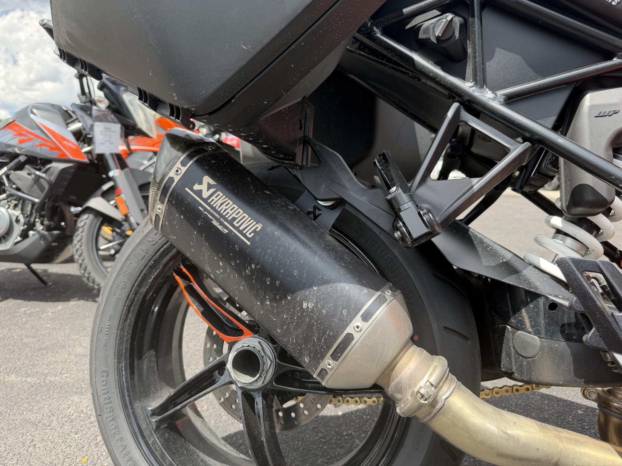 2023 KTM 1290 Super Duke GT Black / Orange, photo 11