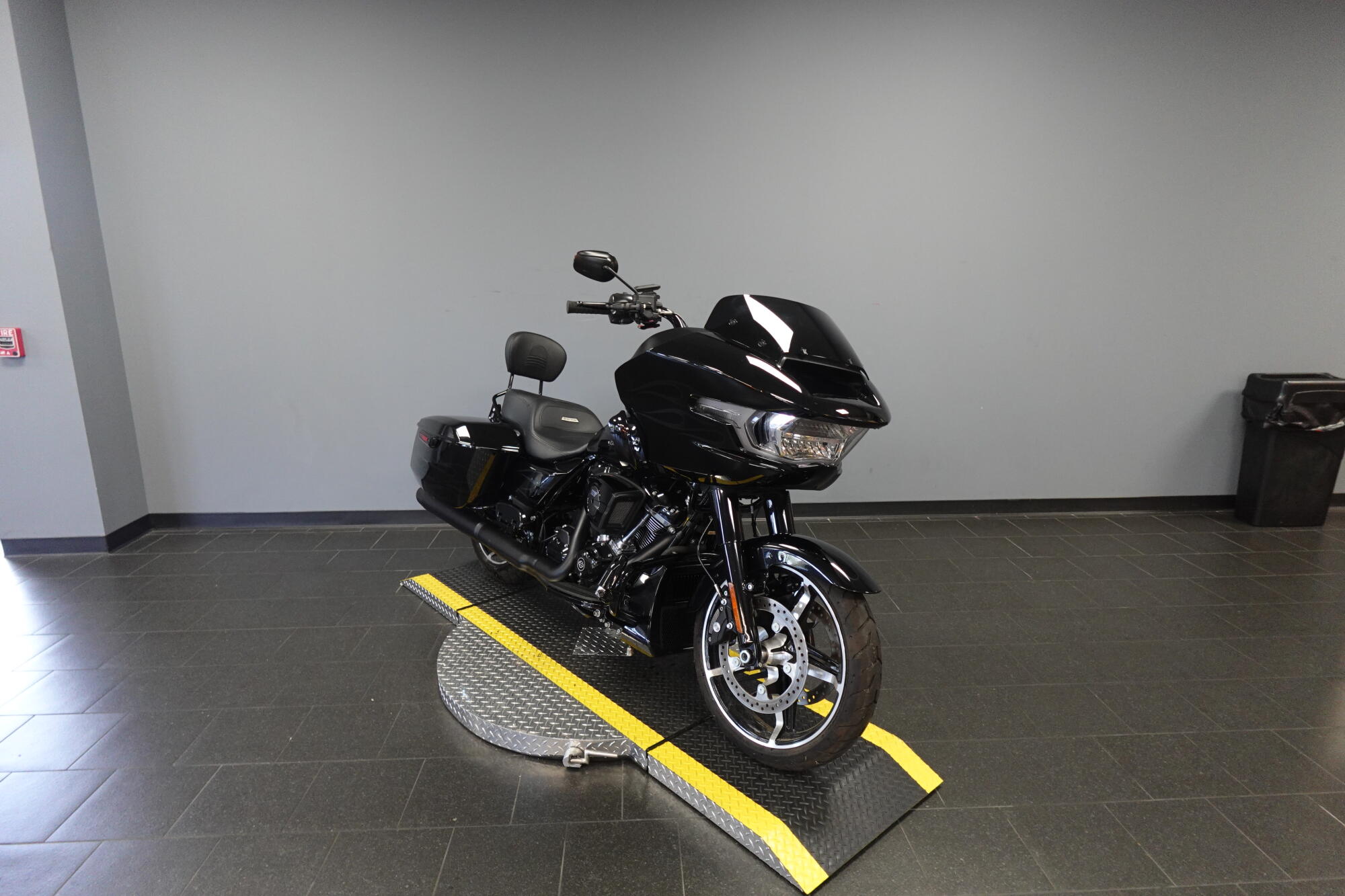 2025 Harley-Davidson Road Glide® FLTRX, photo 2