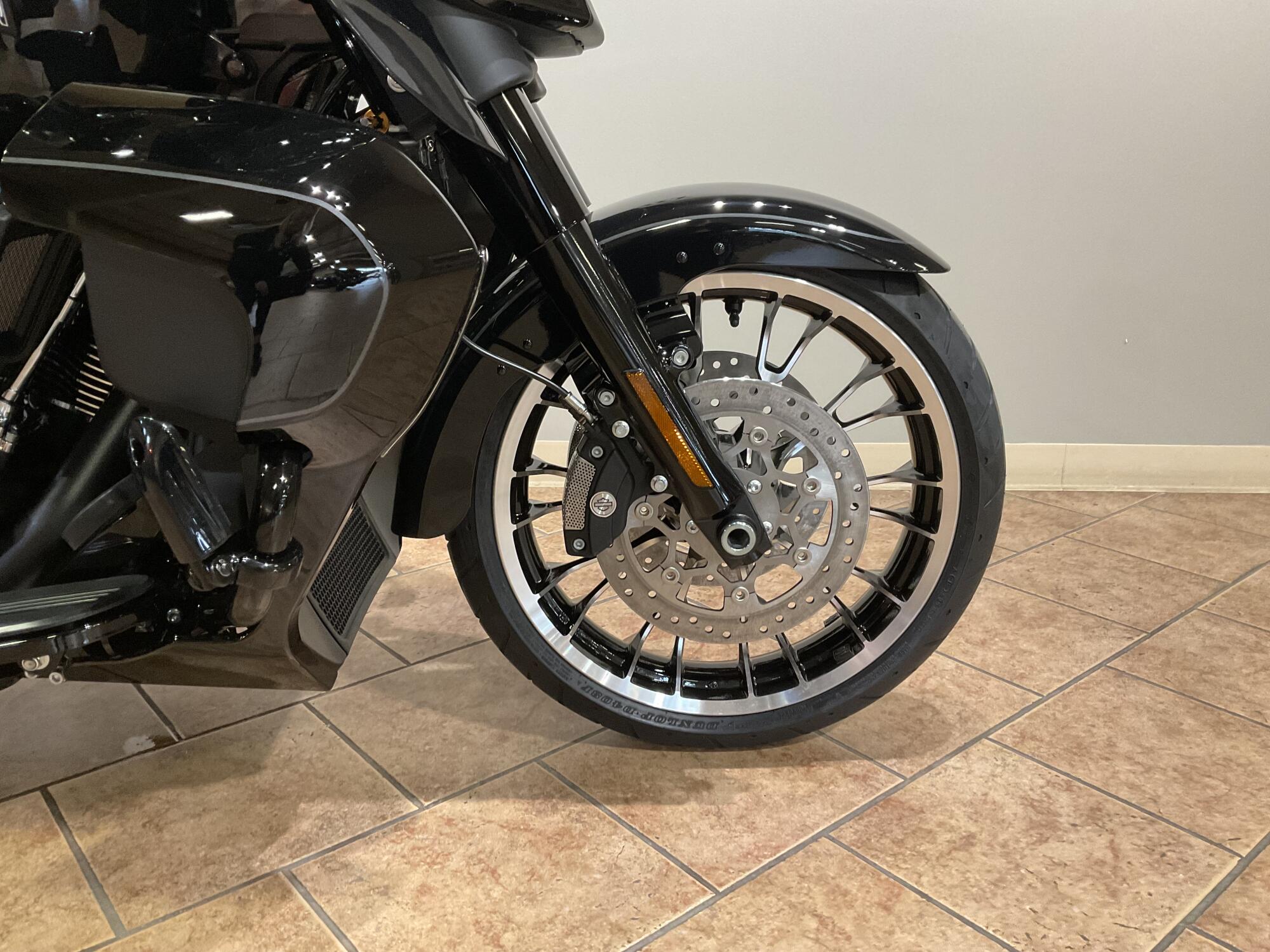 2026 Harley-Davidson® FLHLT Street Glide 3 Limited Vivid Black Black Trim, photo 8