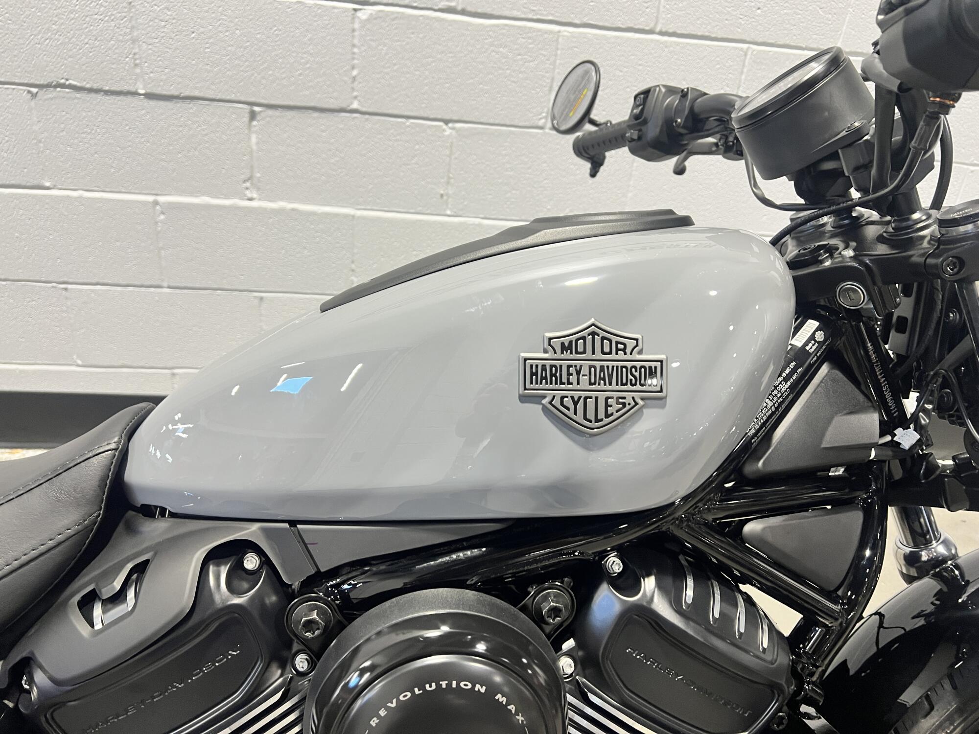 2026 Harley-Davidson® Nightster® Dark Billiard Gray RH975, photo 2