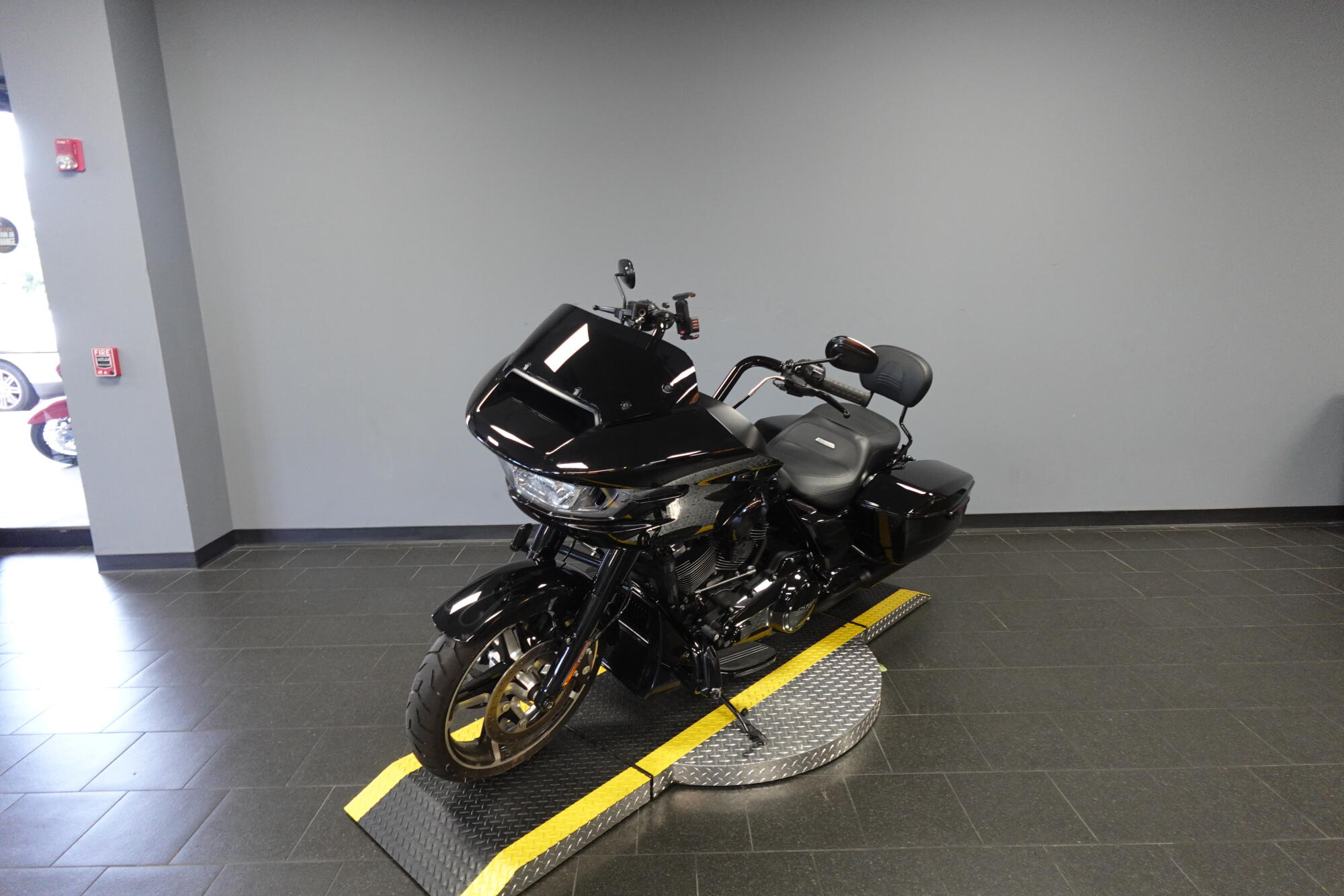 2025 Harley-Davidson Road Glide® FLTRX, photo 4