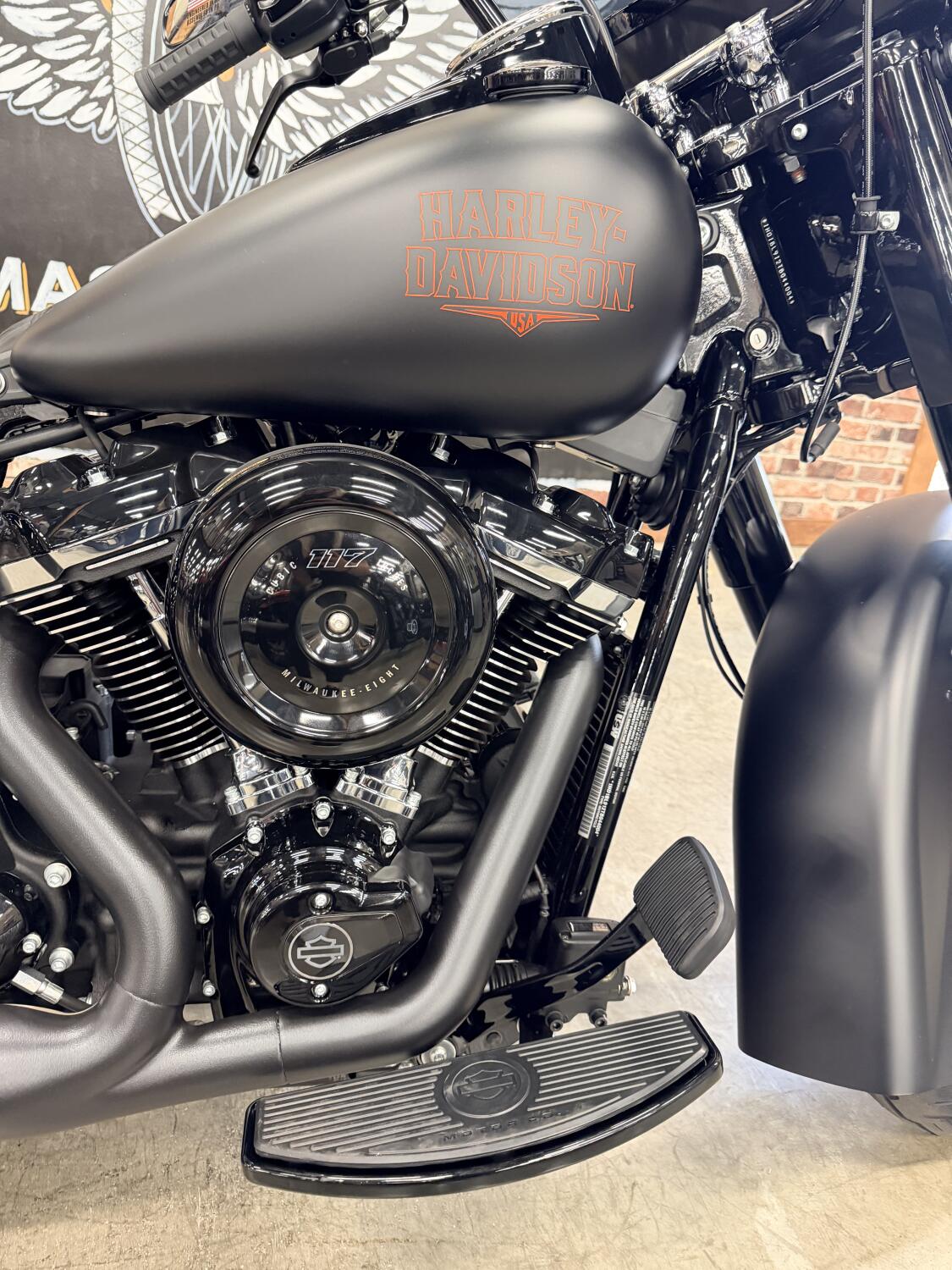 2026 Harley-Davidson® Deadwood™ FLHD, photo 2