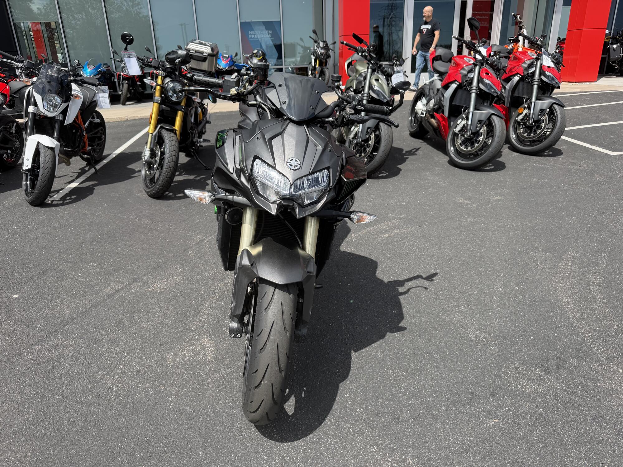2025 Kawasaki Z H2™ SE ABS Metallic Matte Graphensteel Gray, photo 2