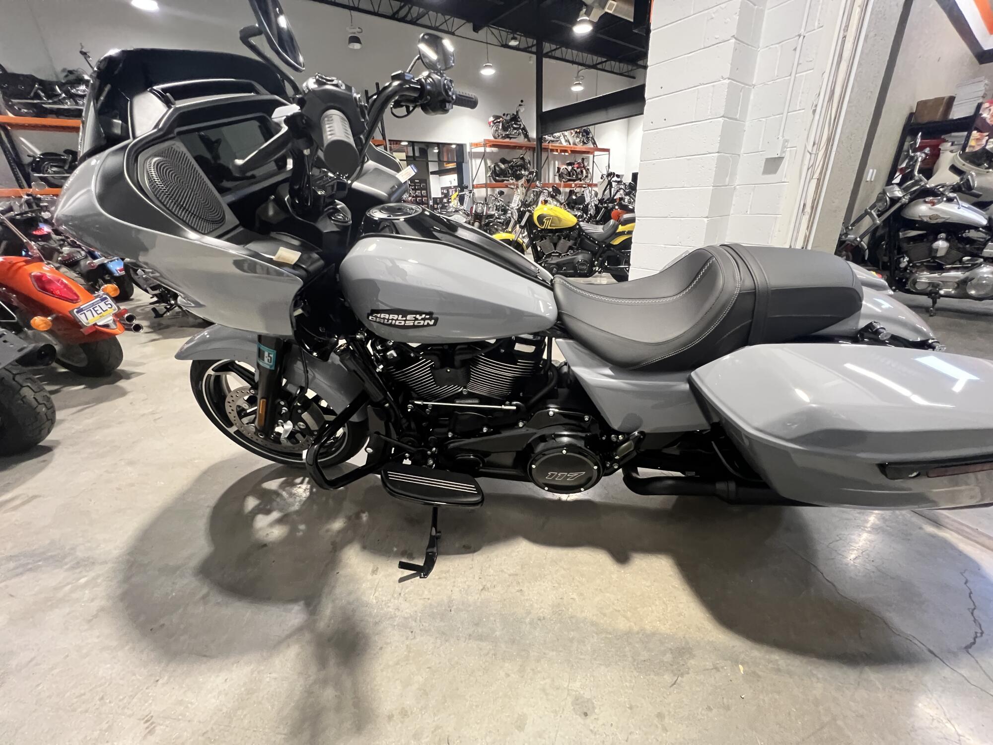 2026 Harley-Davidson® Road Glide® Dark Billiard Gray FLTRX, photo 6