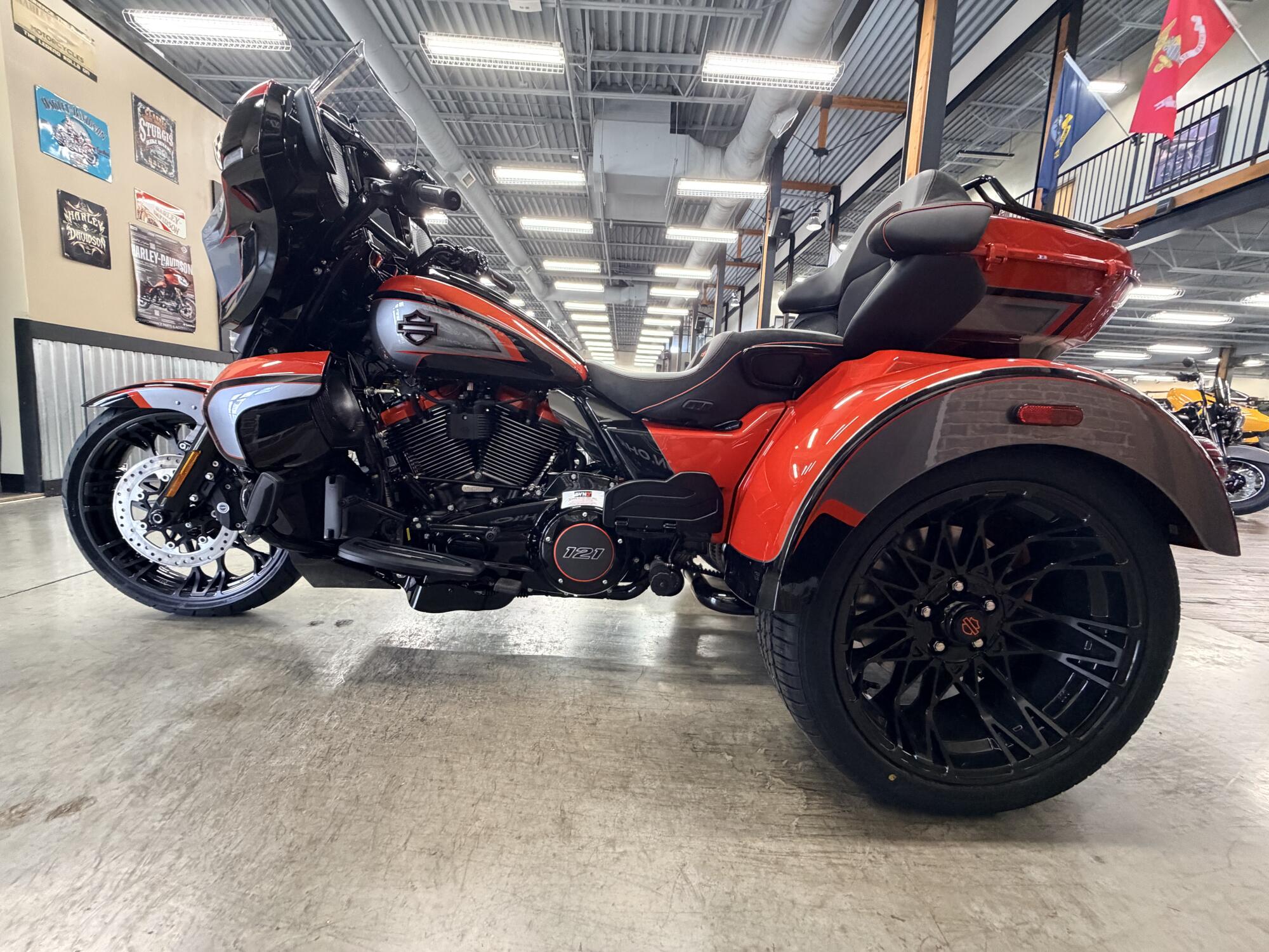 2026 Harley-Davidson® CVO Street Glide 3 Limited FLHLTSE, photo 11