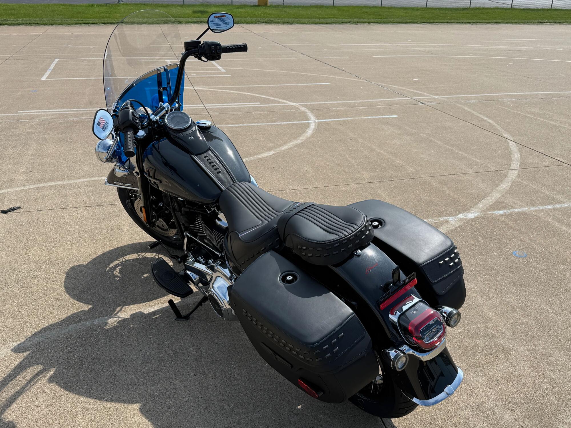 2026 Harley-Davidson® Heritage Classic Midnight Ember w/Laced Wheels, photo 6